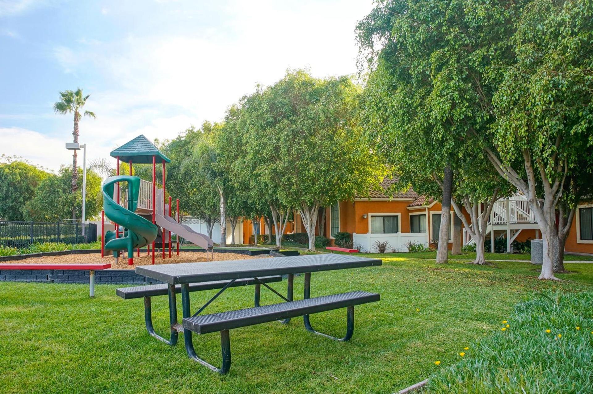 Clementine Hotel & Suites Anaheim photo 14