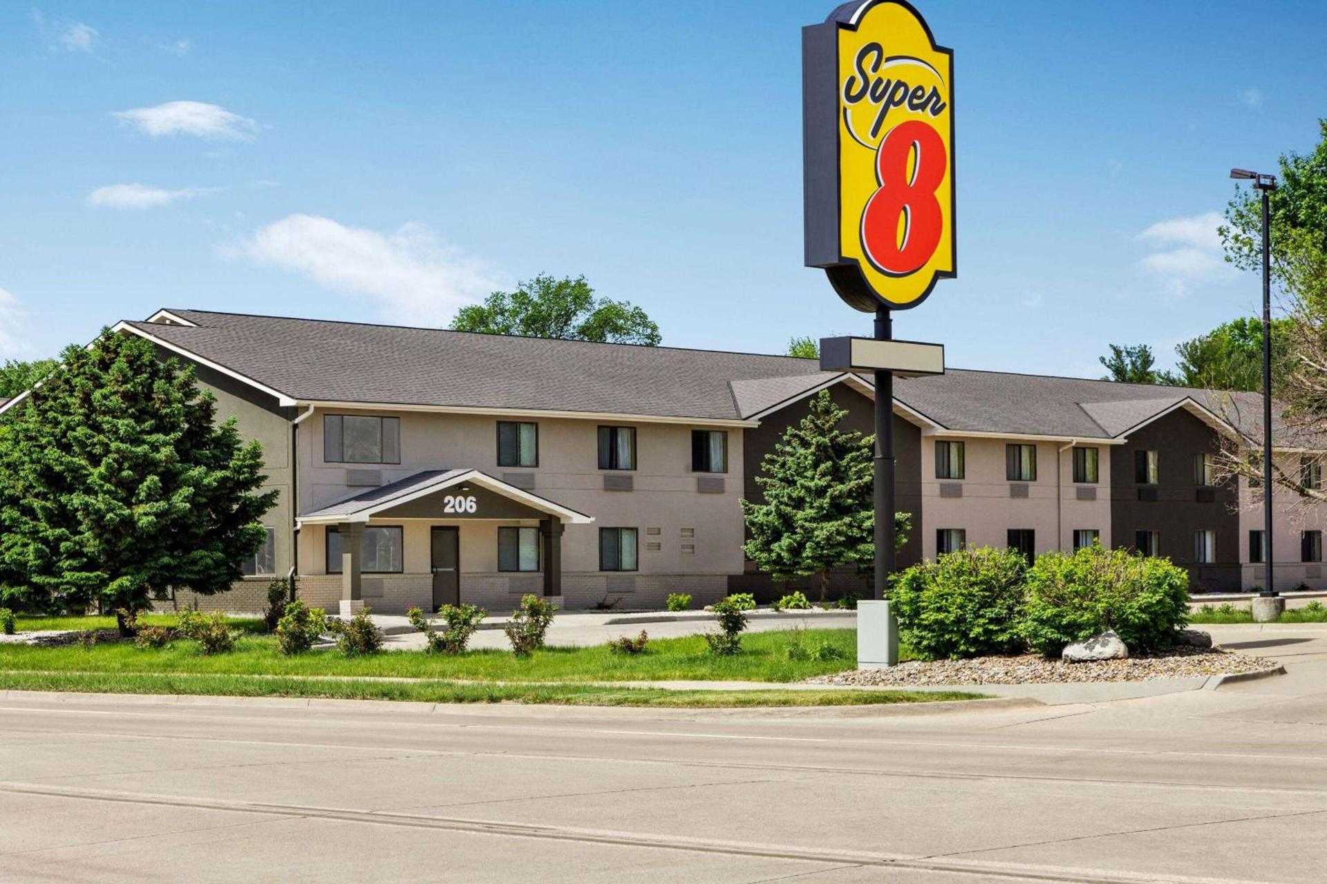 Super 8 by Wyndham Ankeny/Des Moines Area photo 2