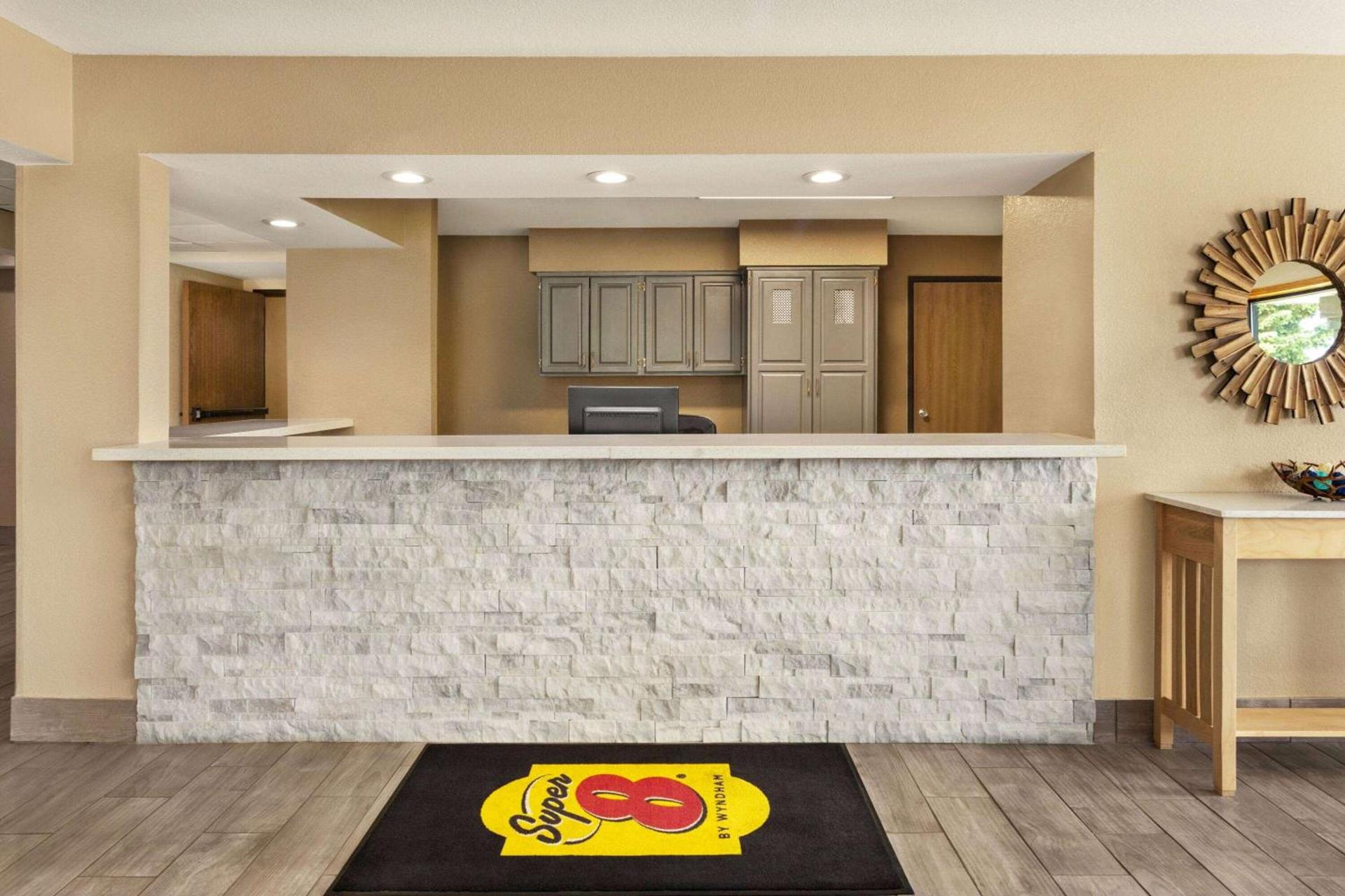 Super 8 by Wyndham Ankeny/Des Moines Area photo 3