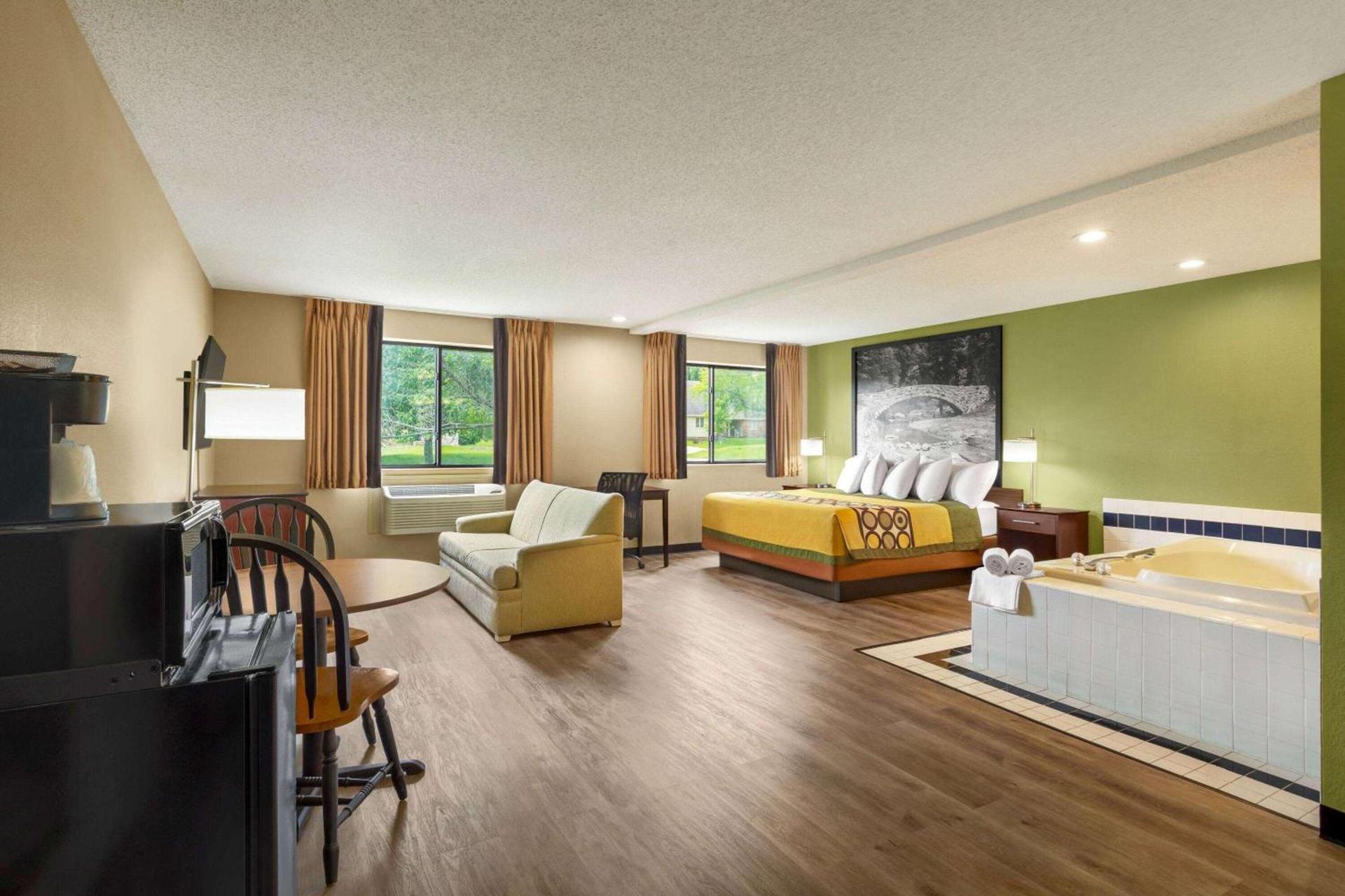 Super 8 by Wyndham Ankeny/Des Moines Area photo 18
