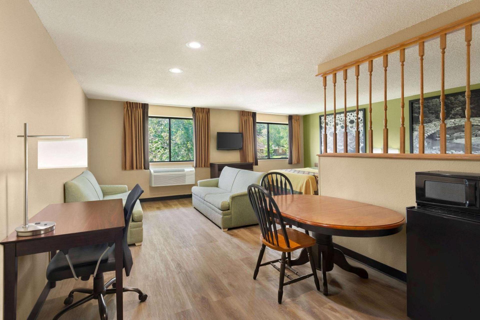 Super 8 by Wyndham Ankeny/Des Moines Area photo 21