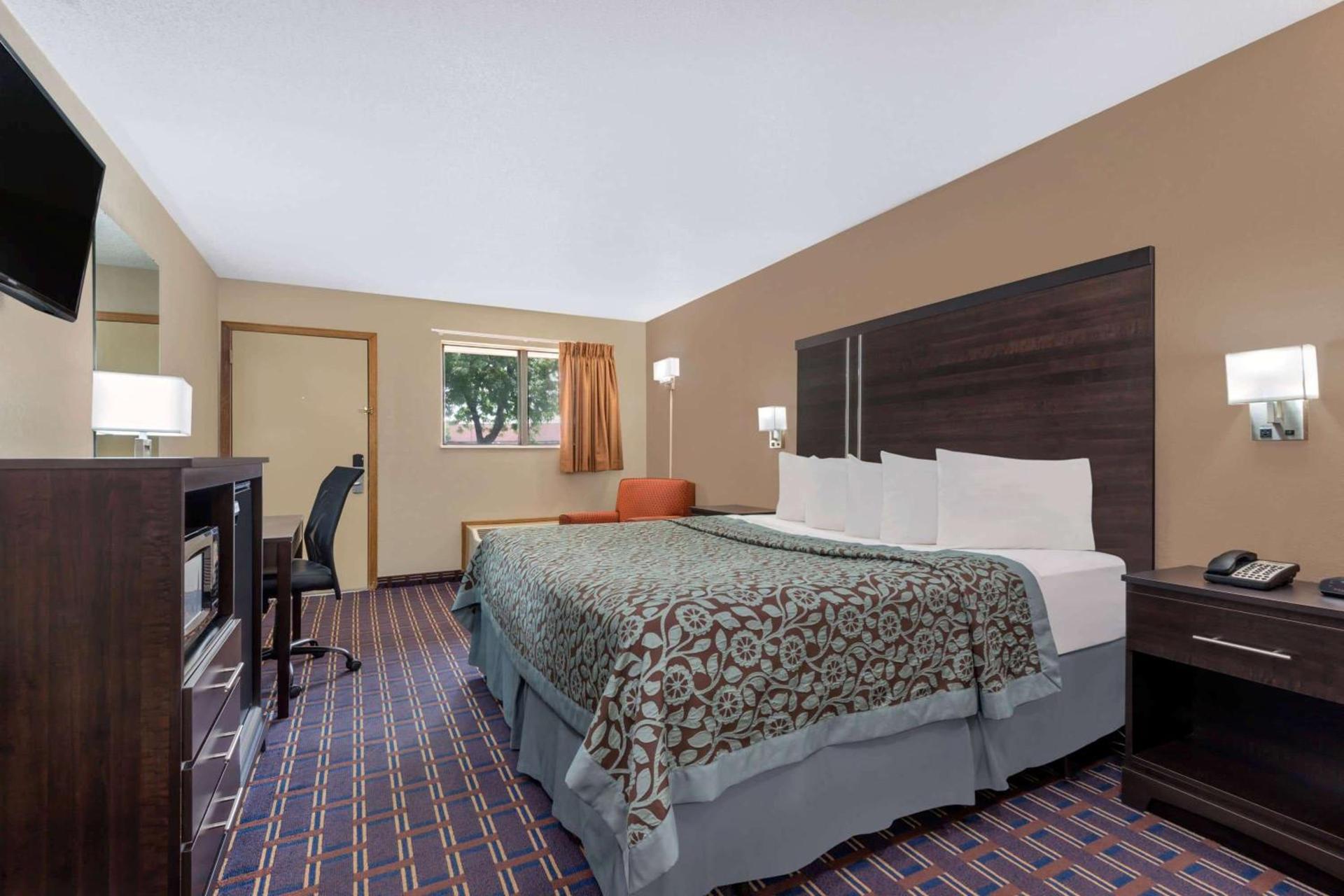 Days Inn by Wyndham Maumee/Toledo photo 7
