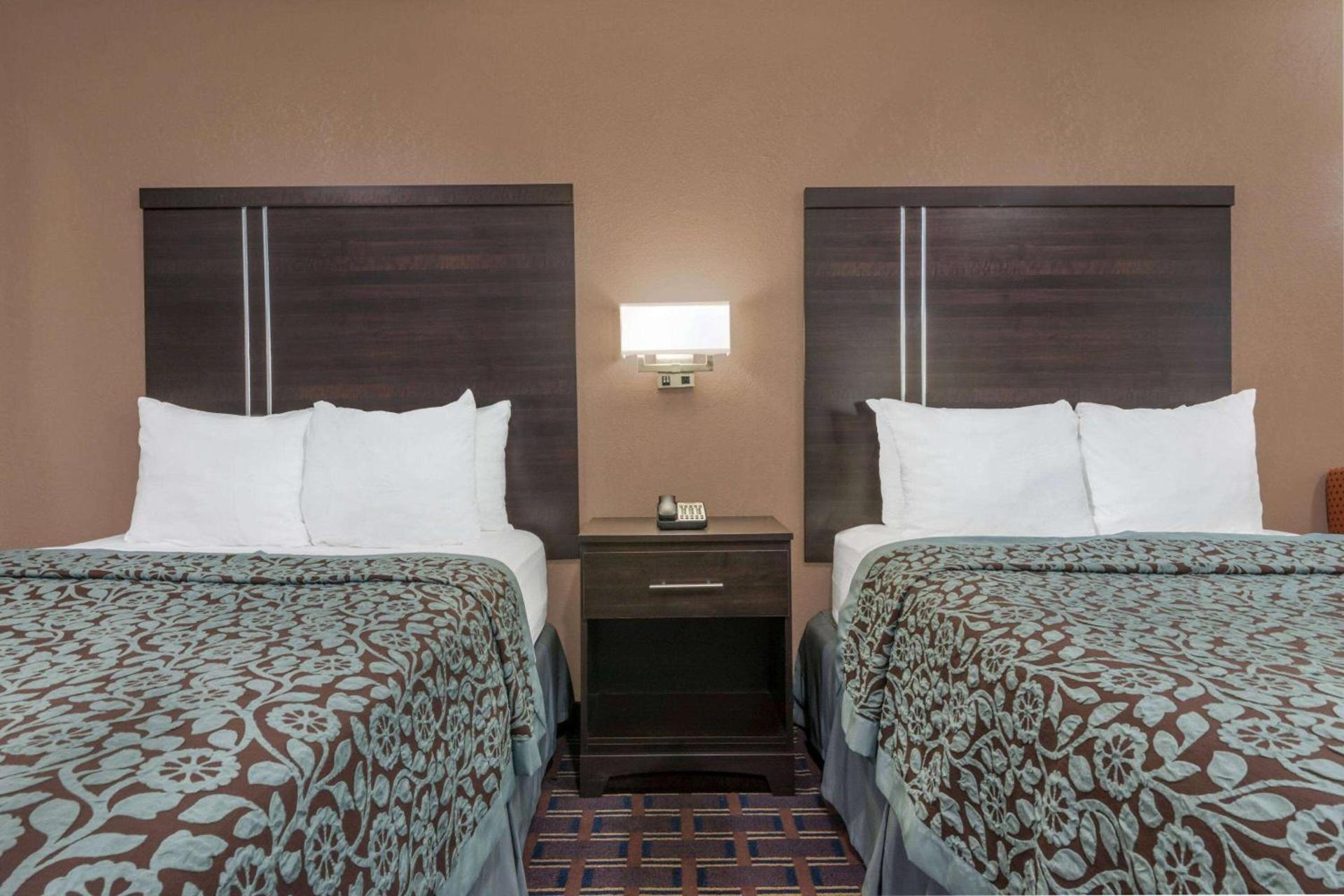 Days Inn by Wyndham Maumee/Toledo photo 9