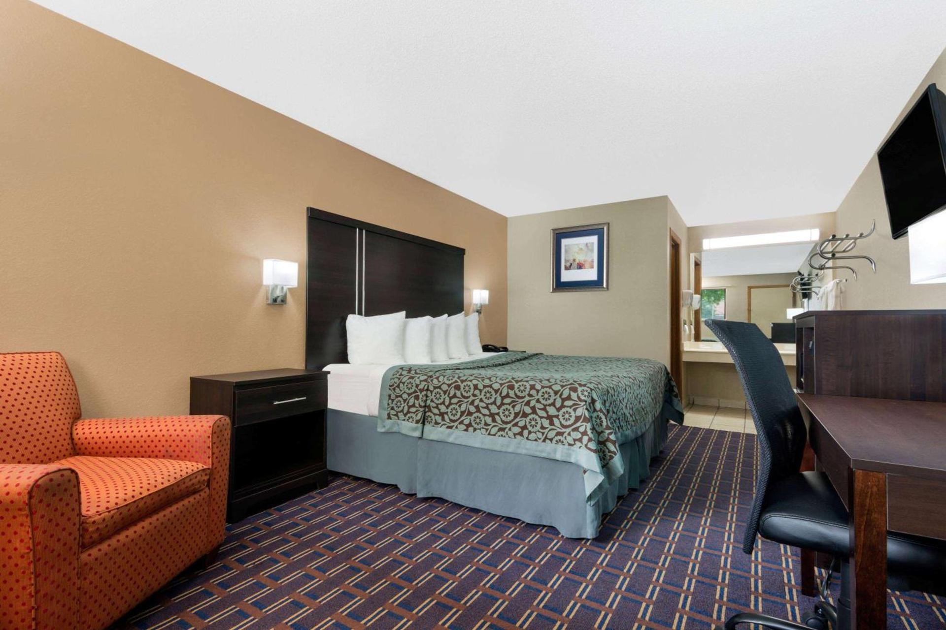 Days Inn by Wyndham Maumee/Toledo photo 6