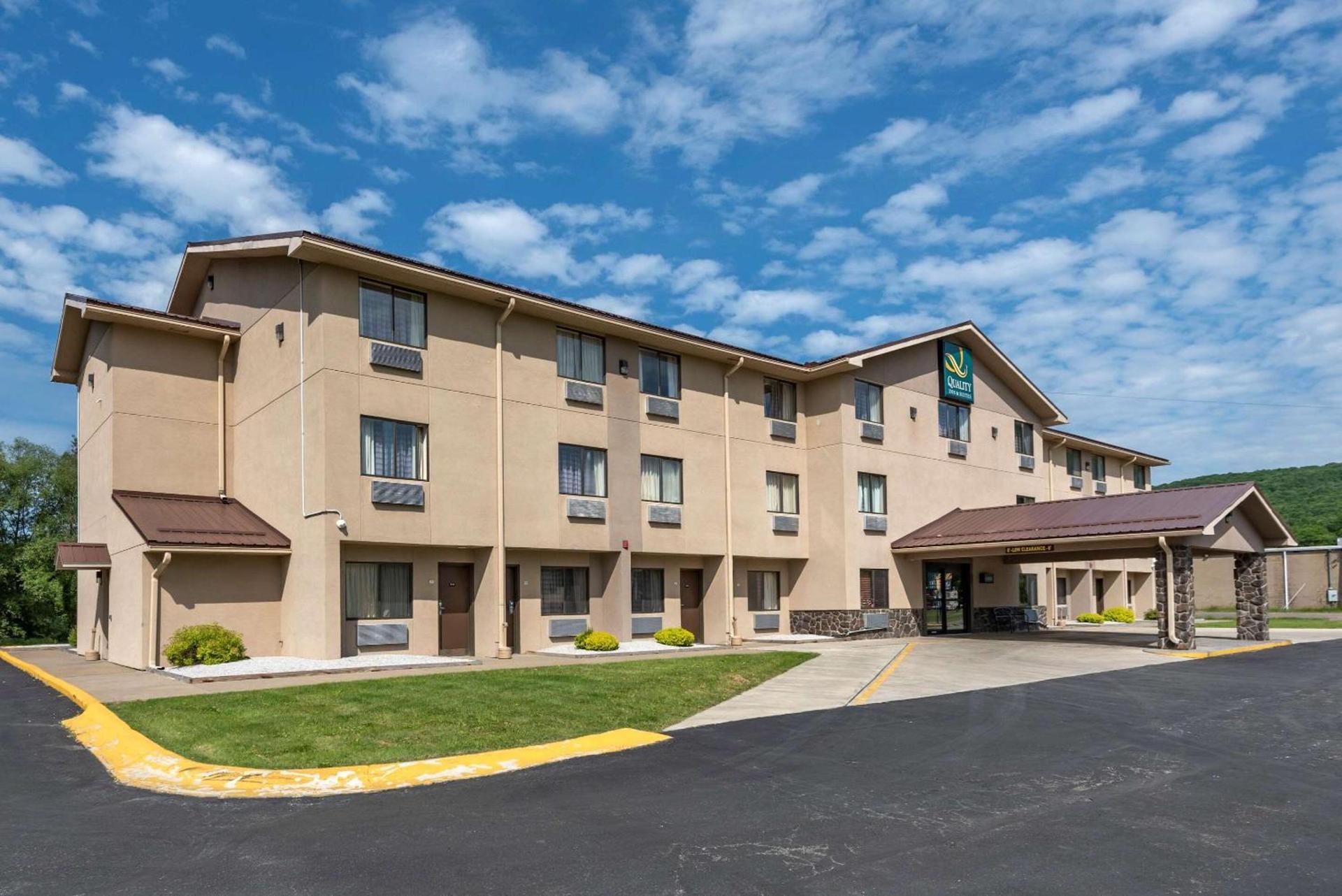 Quality Inn & Suites Warren photo 18