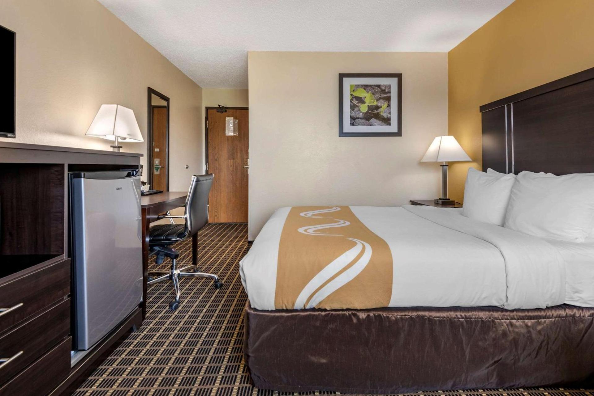 Quality Inn & Suites Warren photo 10