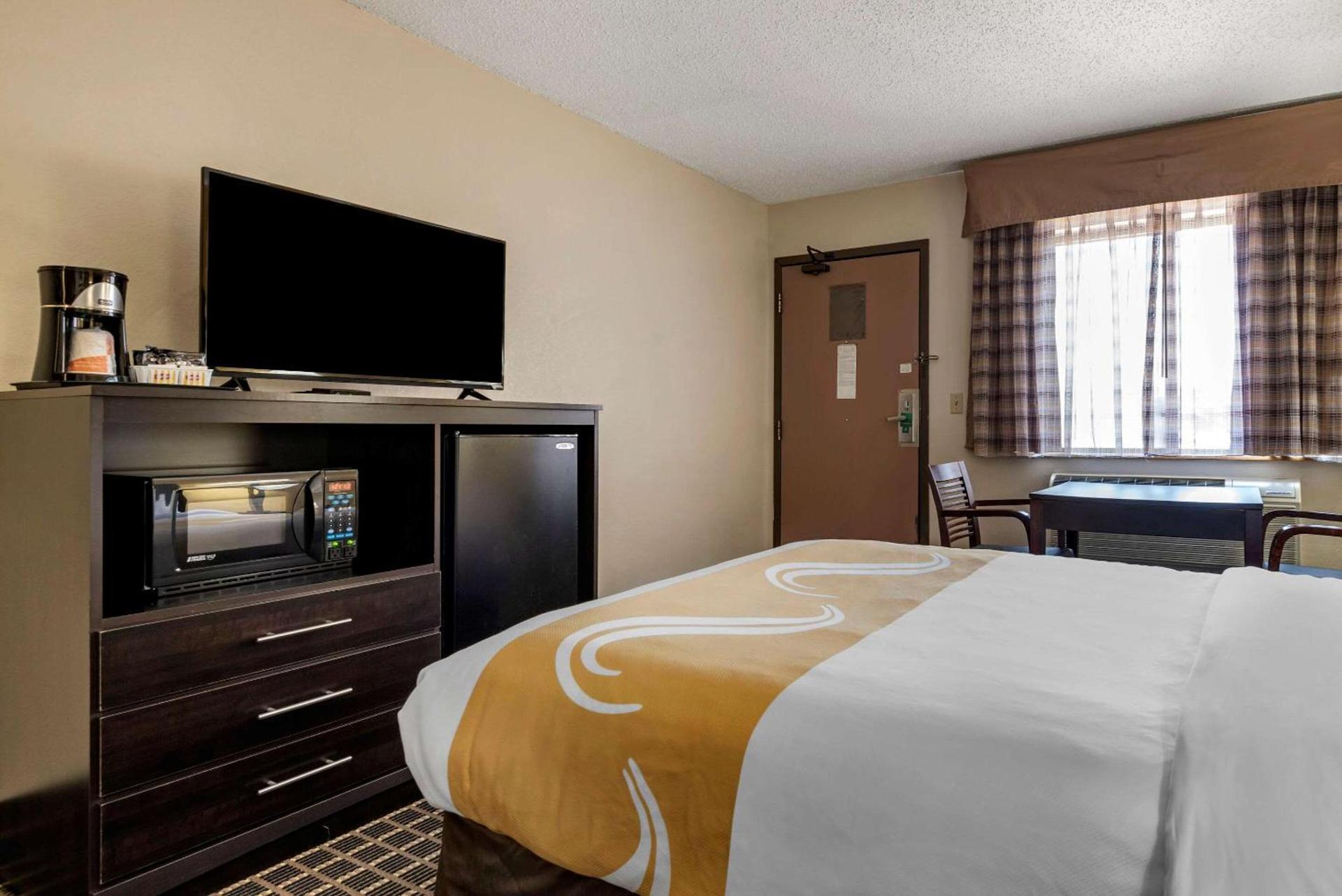 Quality Inn & Suites Warren photo 34