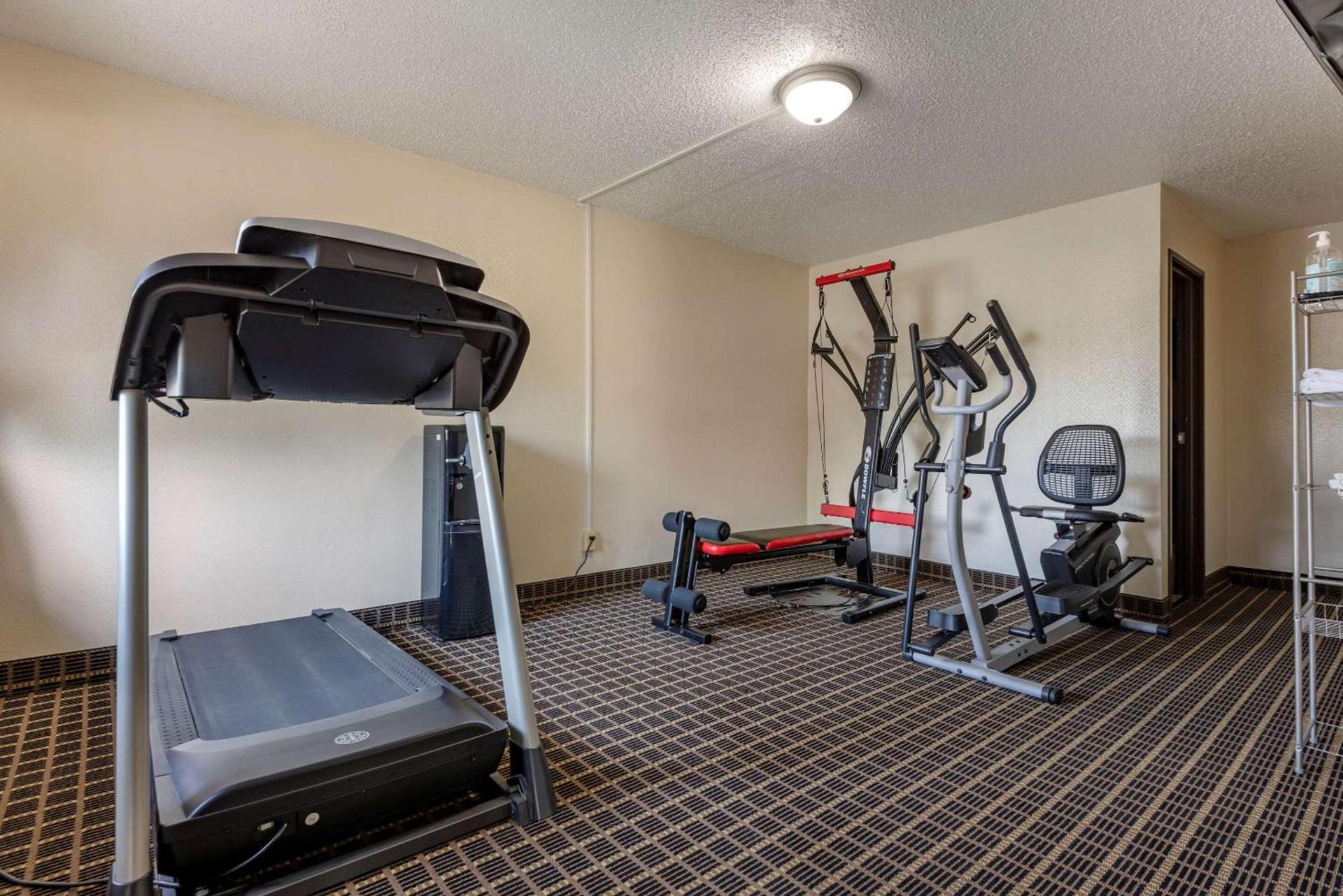 Quality Inn & Suites Warren photo 29