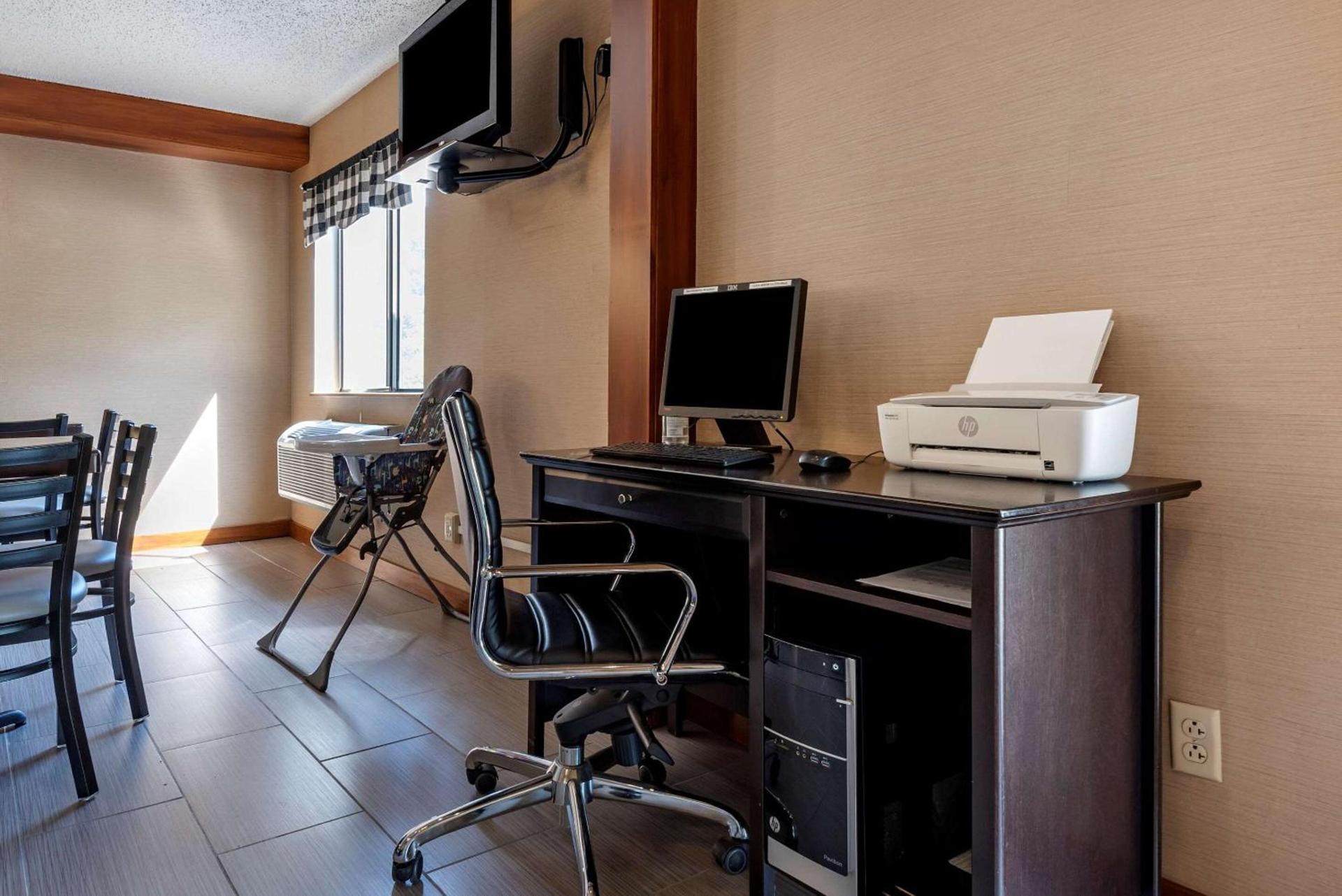 Quality Inn & Suites Warren photo 30