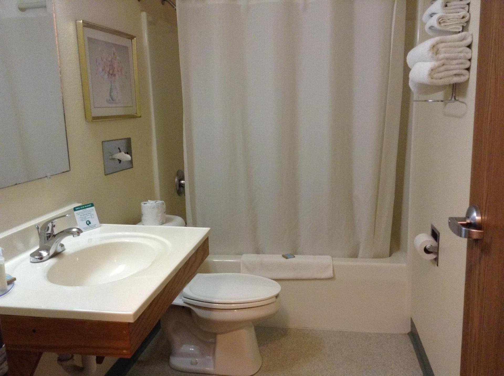 Travelodge by Wyndham Hudsonville photo 21