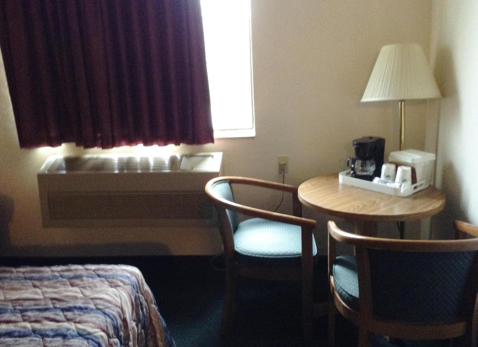 Travelodge by Wyndham Hudsonville photo 9