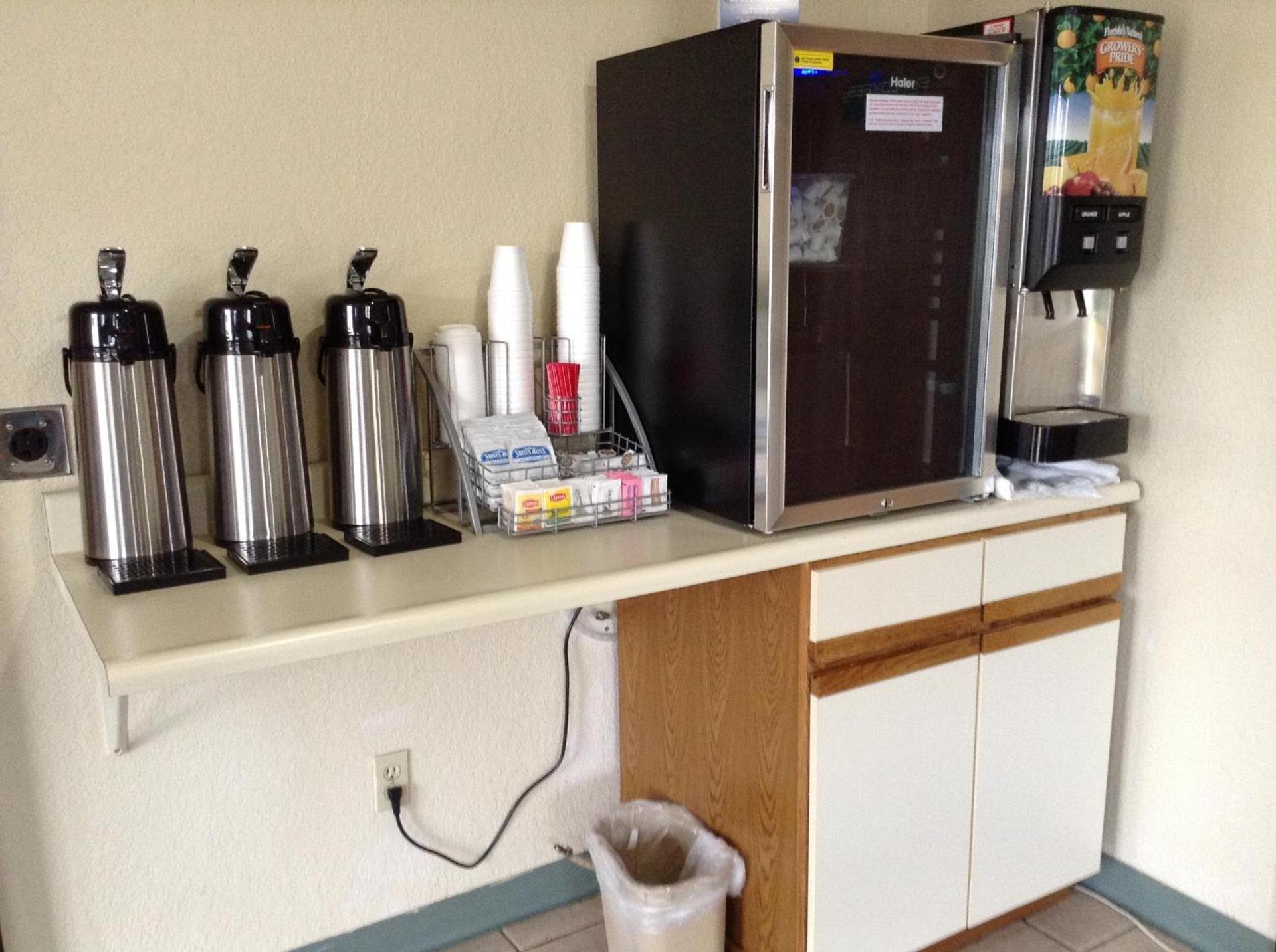 Travelodge by Wyndham Hudsonville photo 16