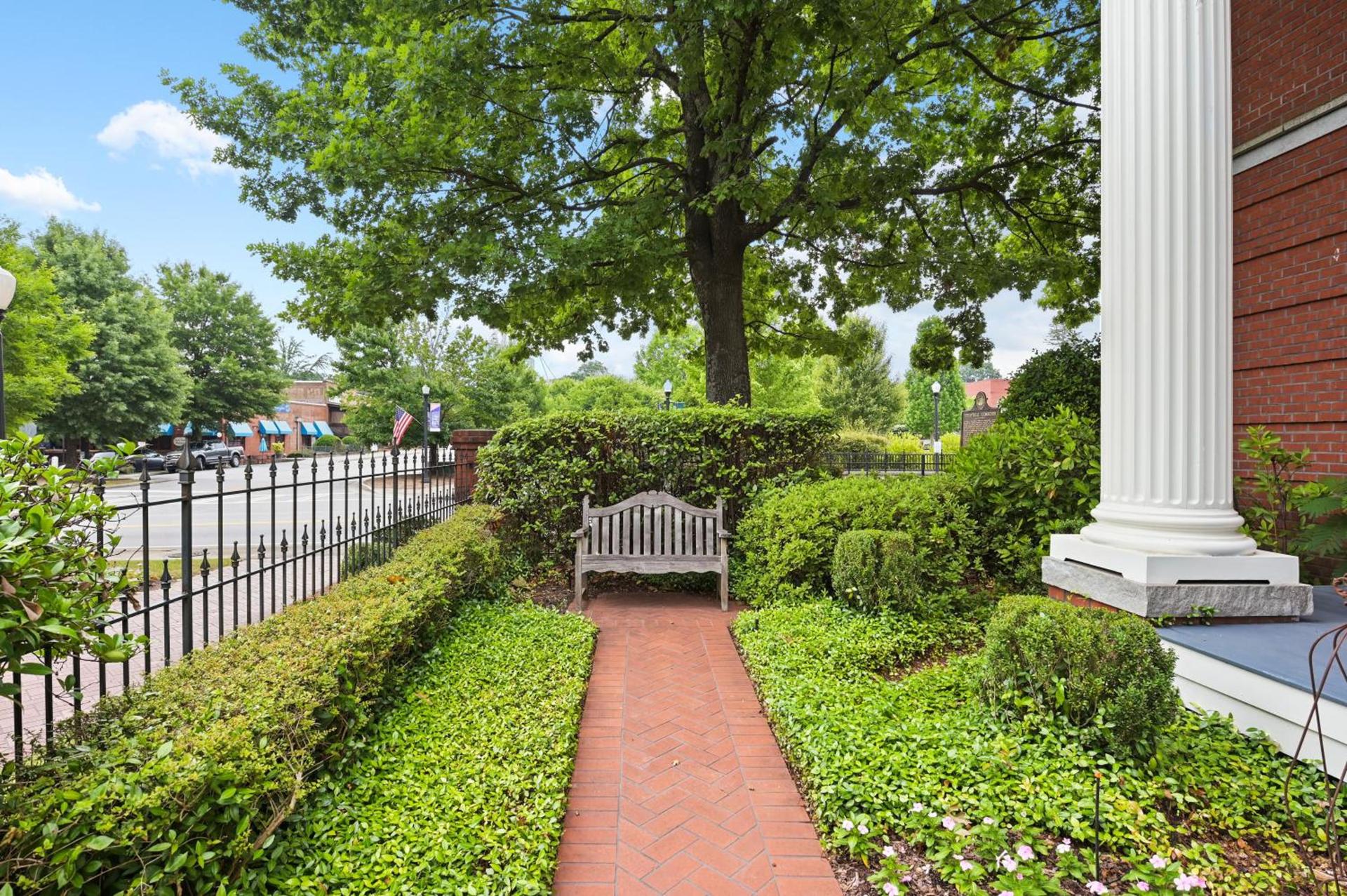 The James Madison Inn photo 41