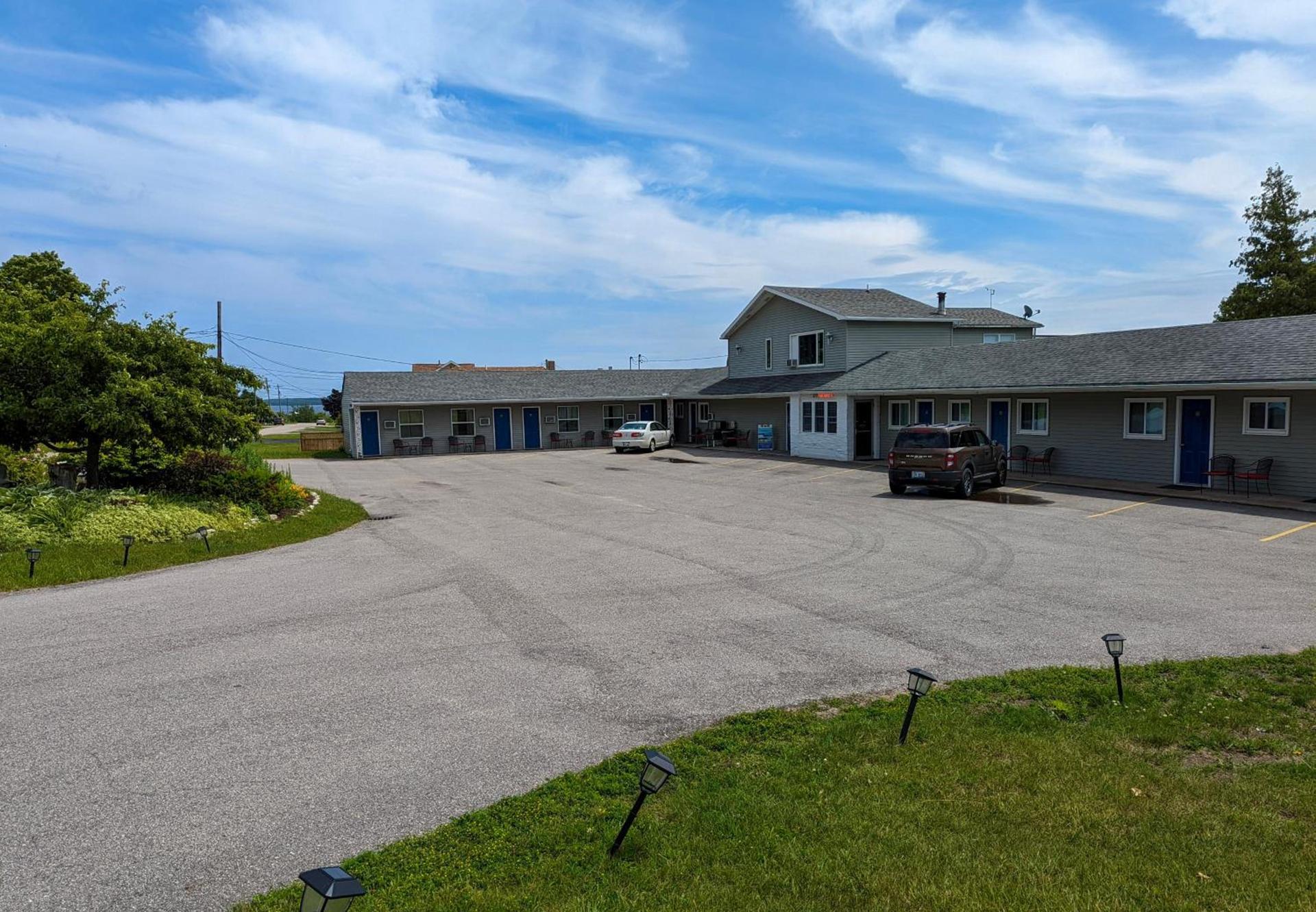 Huron Inn photo 8