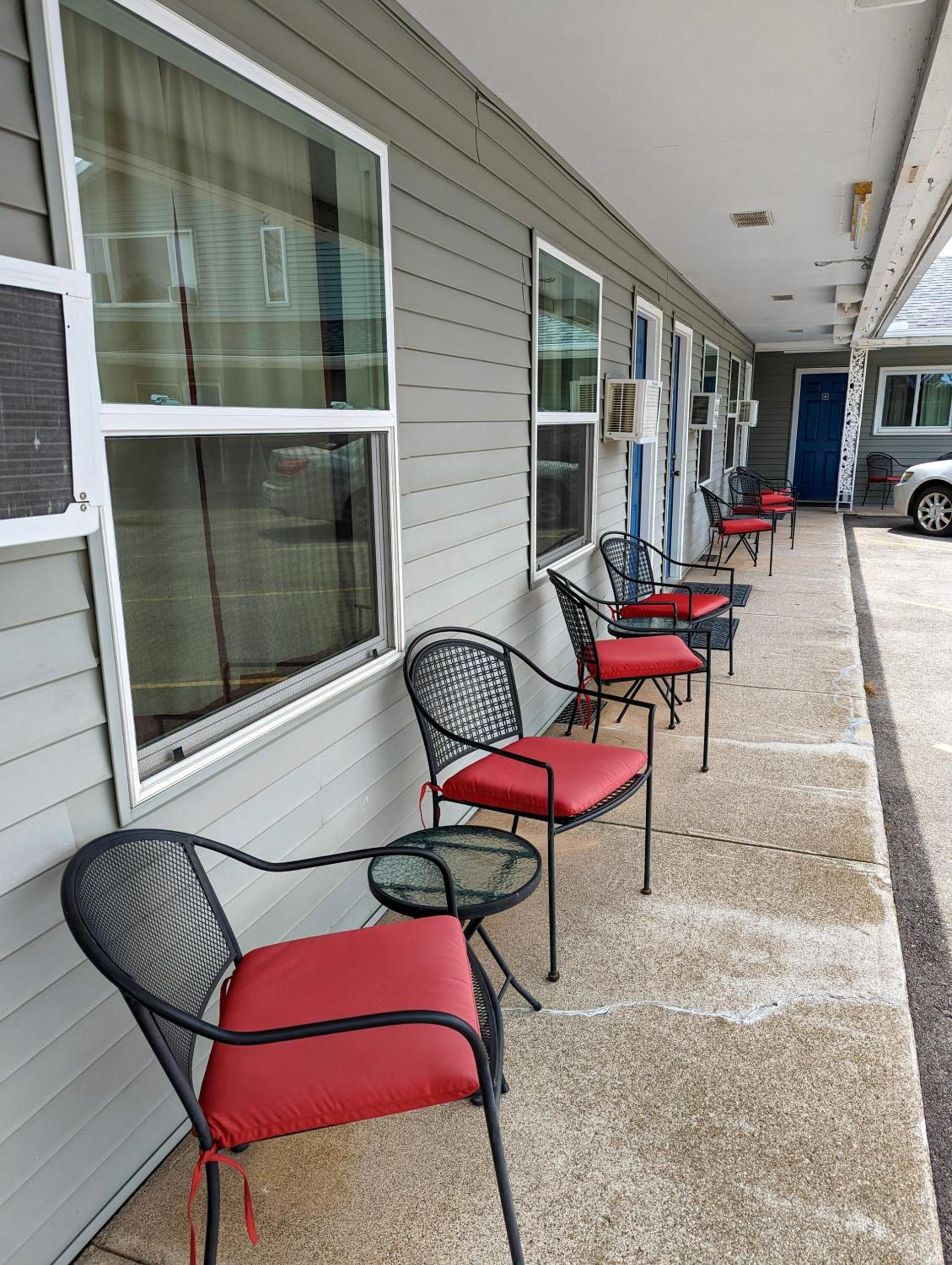 Huron Inn photo 7