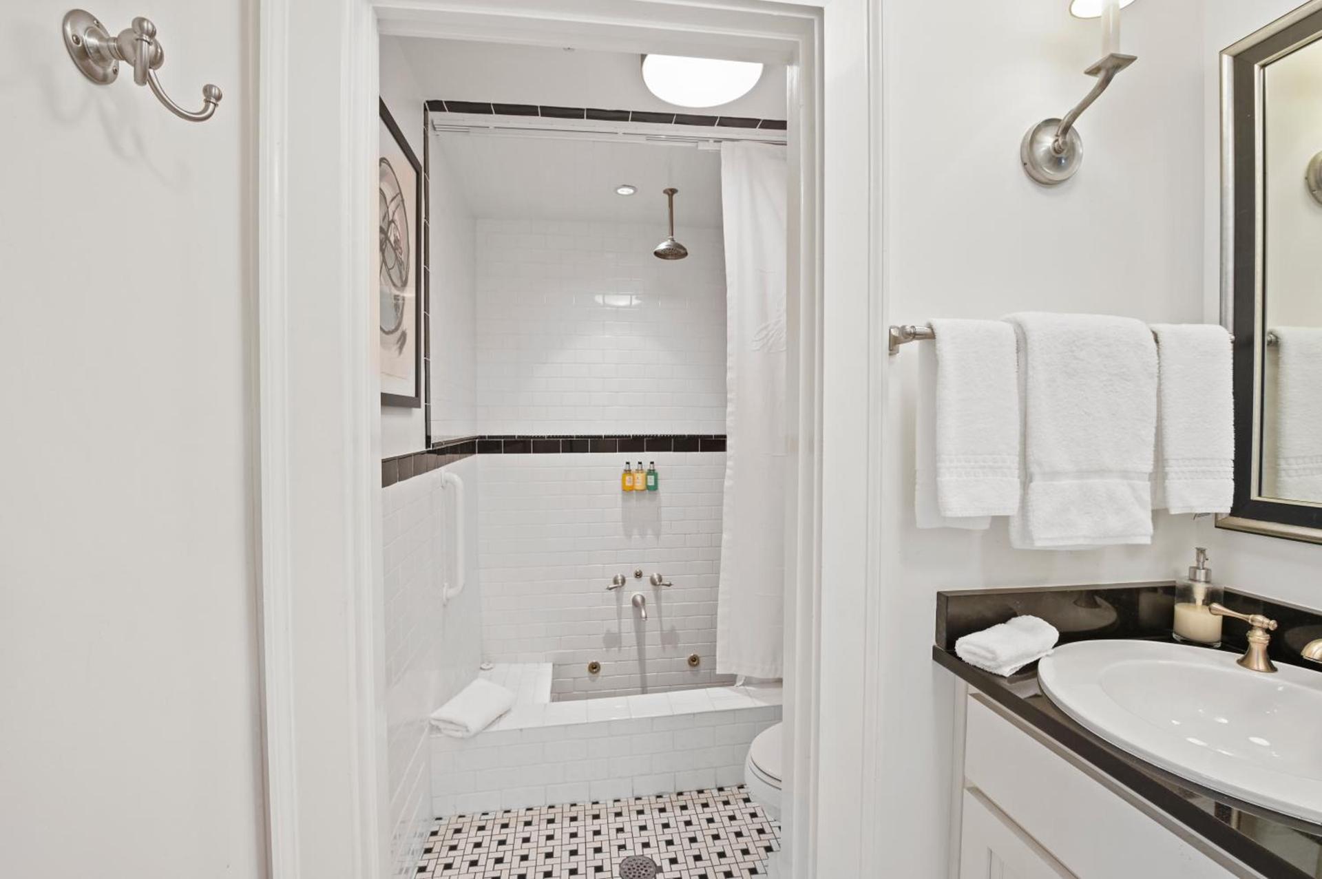 The James Madison Inn photo 57