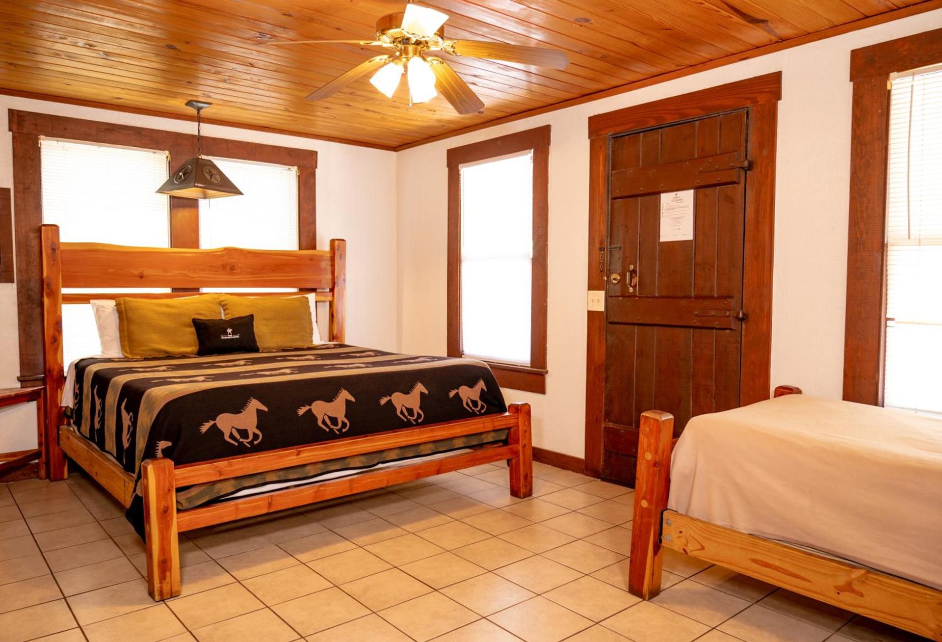THE VAQUERO MOTEL photo 2