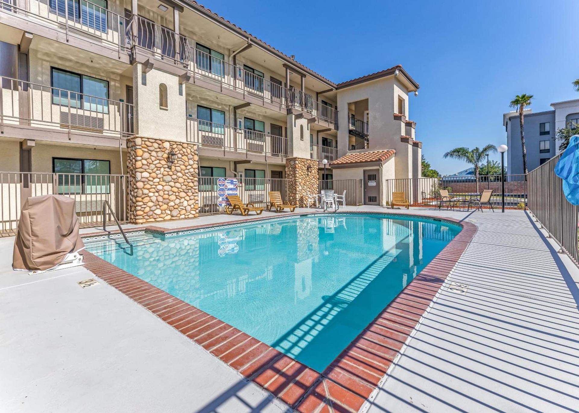 Hillstone Inn Tulare, an Ascend Collection Hotel photo 43