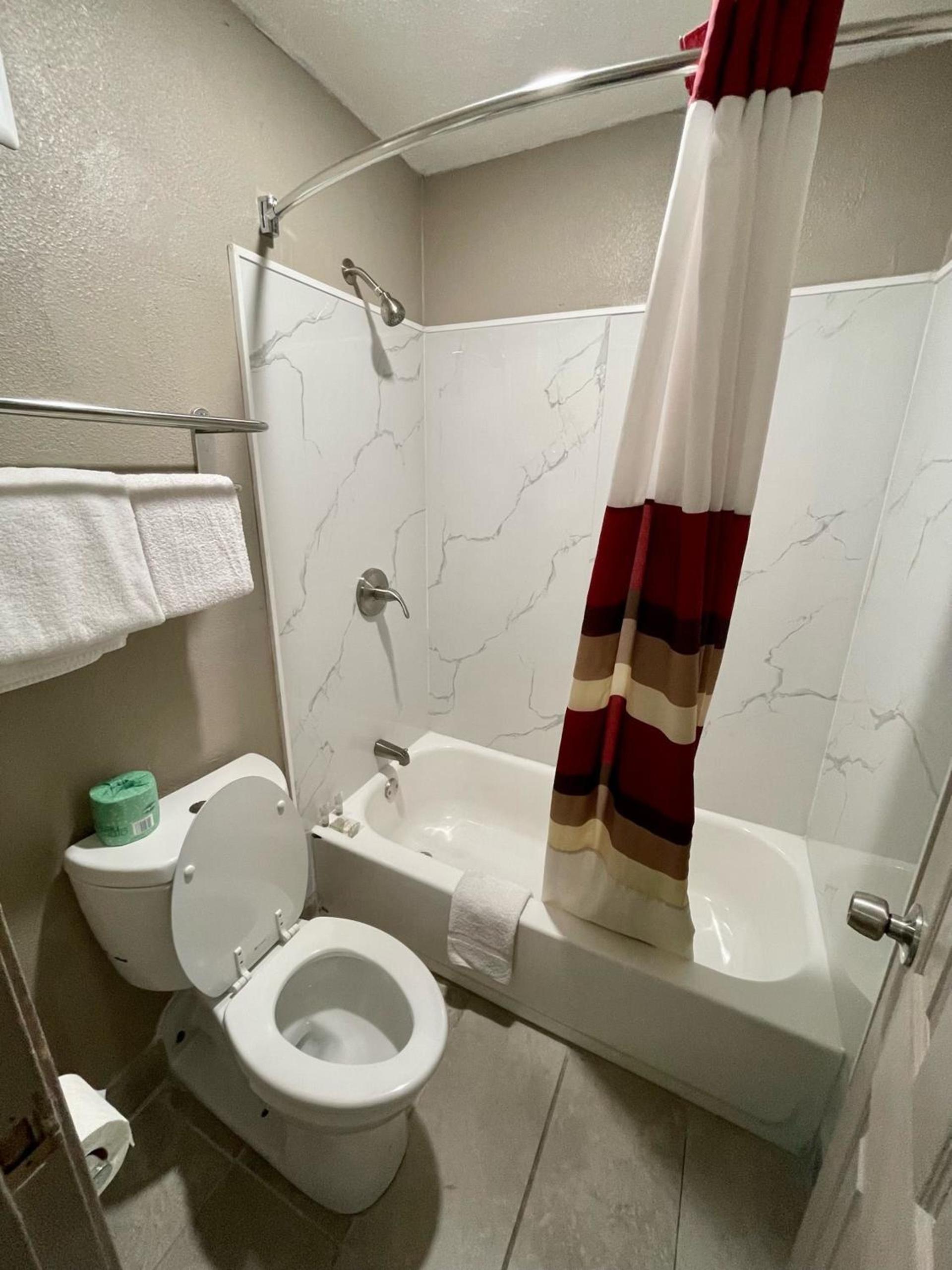 Red Roof Inn Lafayette, LA photo 32
