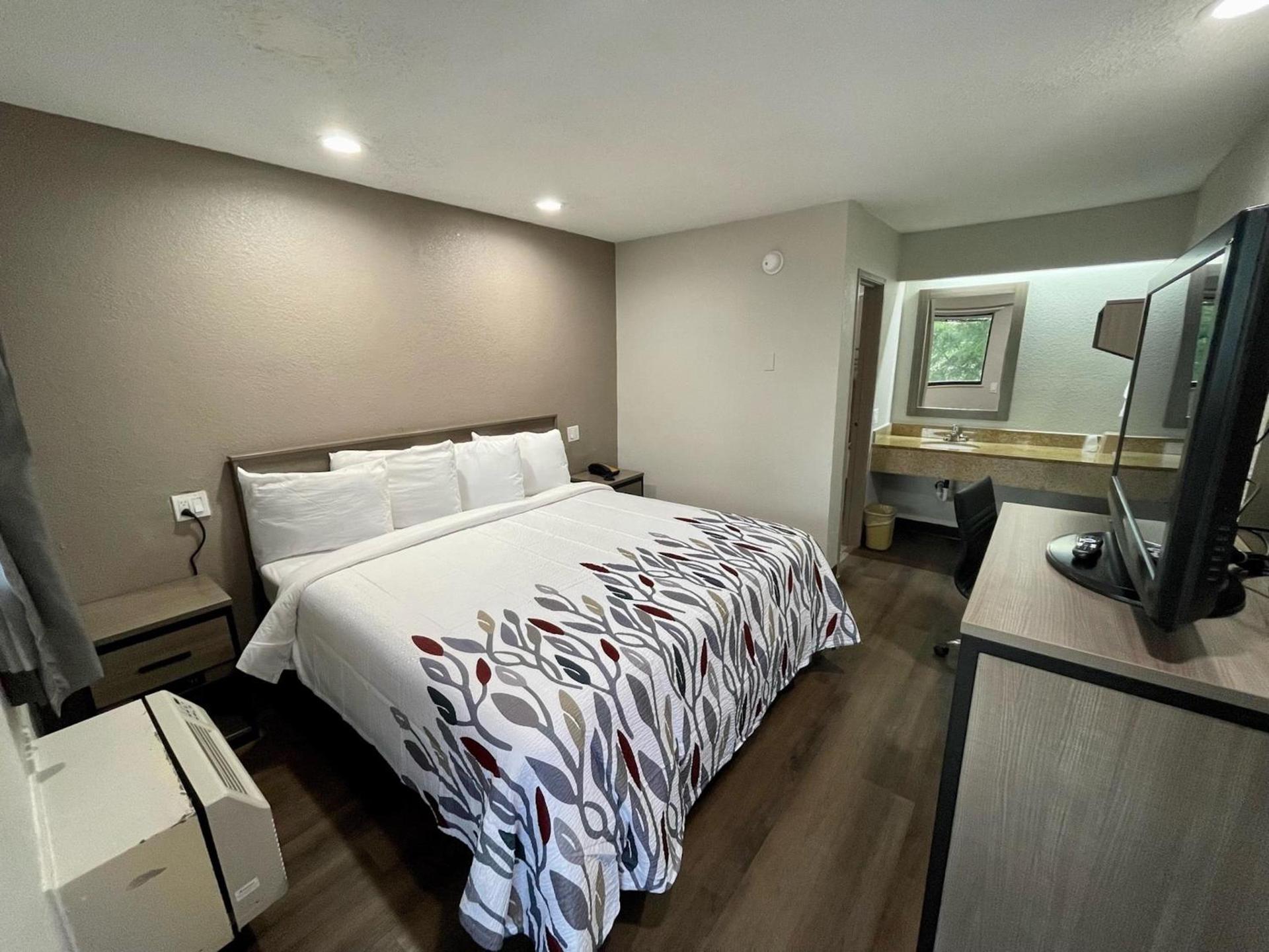 Red Roof Inn Lafayette, LA photo 22