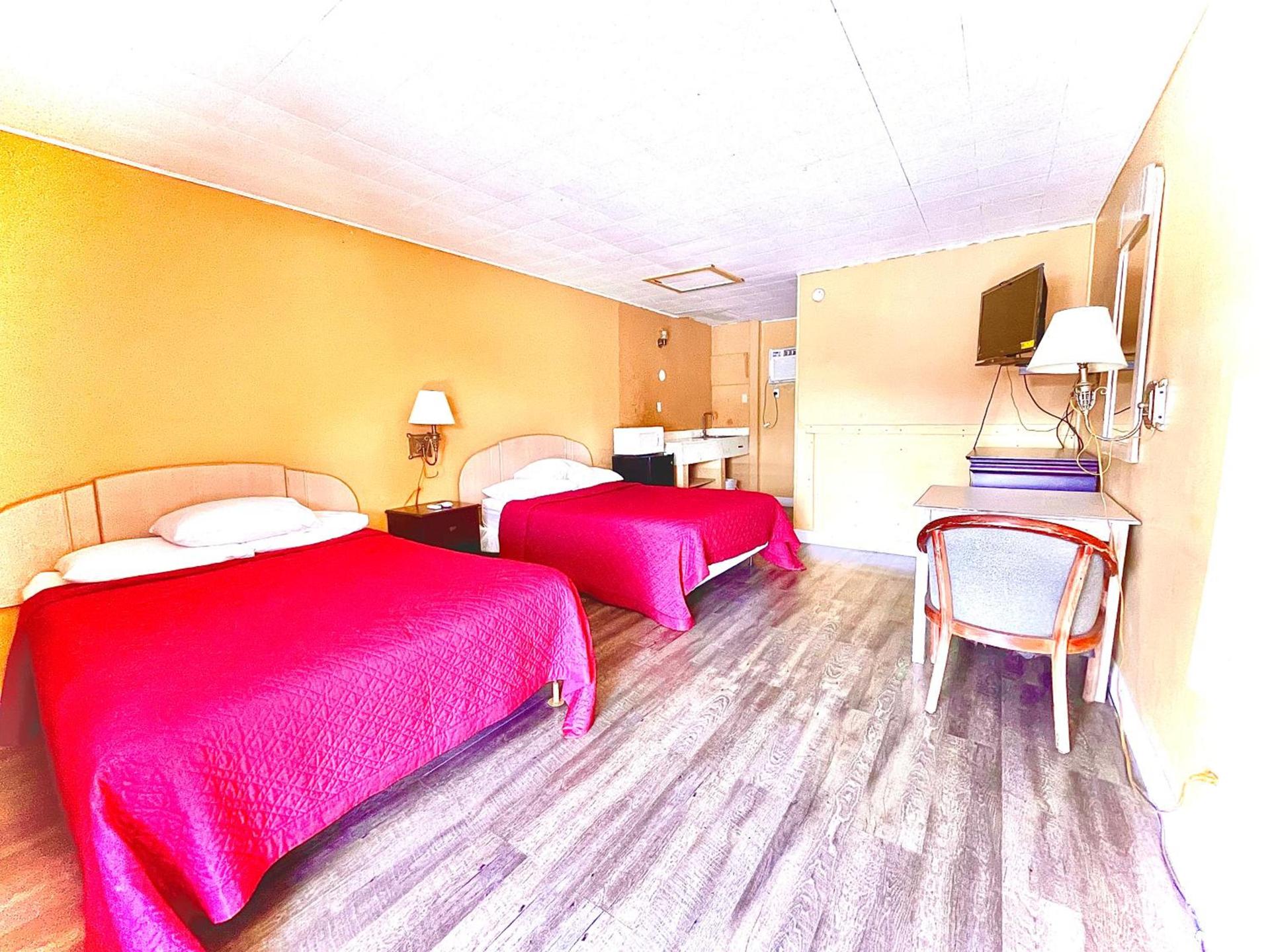 Tropic Motel photo 13