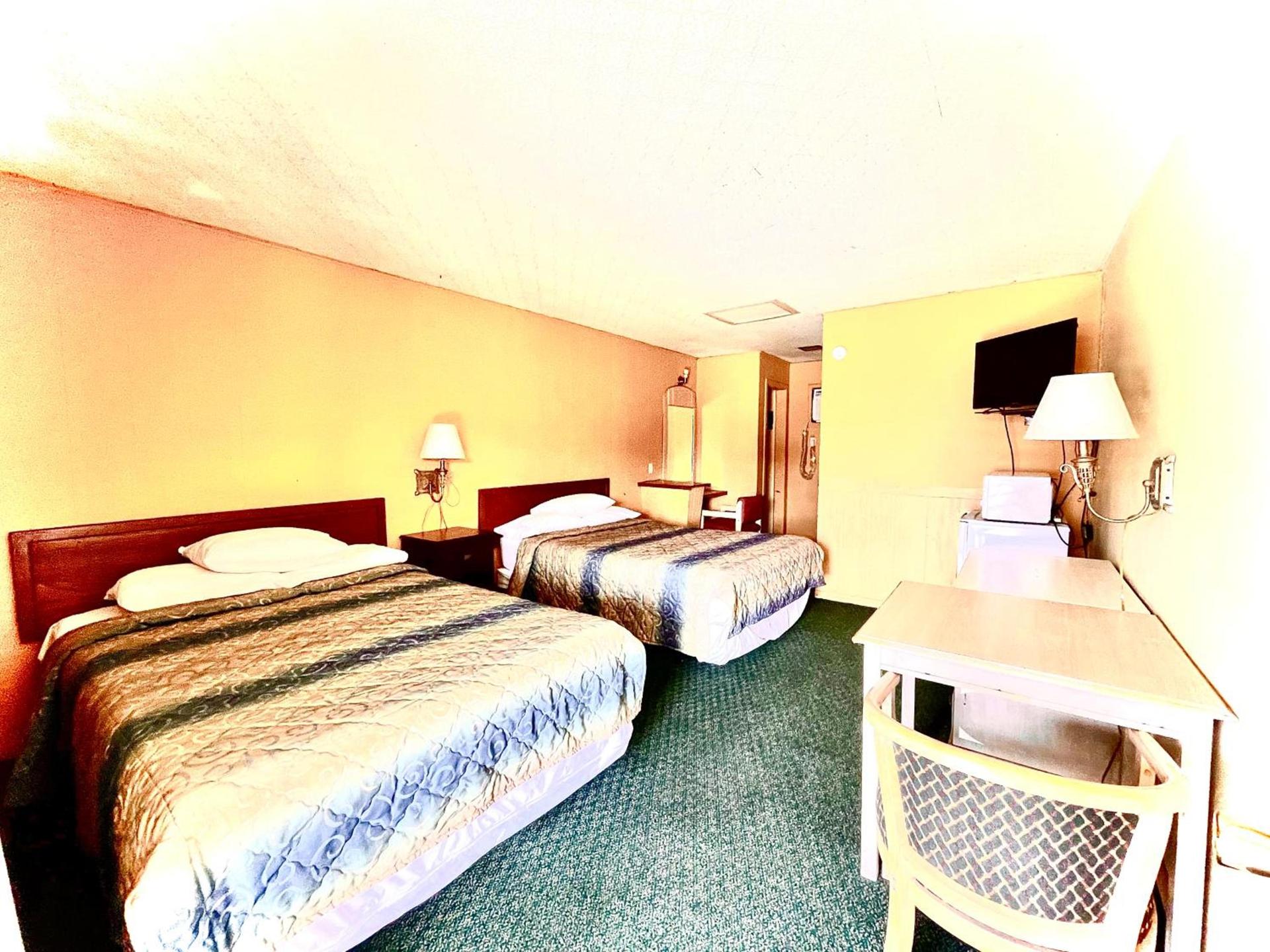 Tropic Motel photo 14