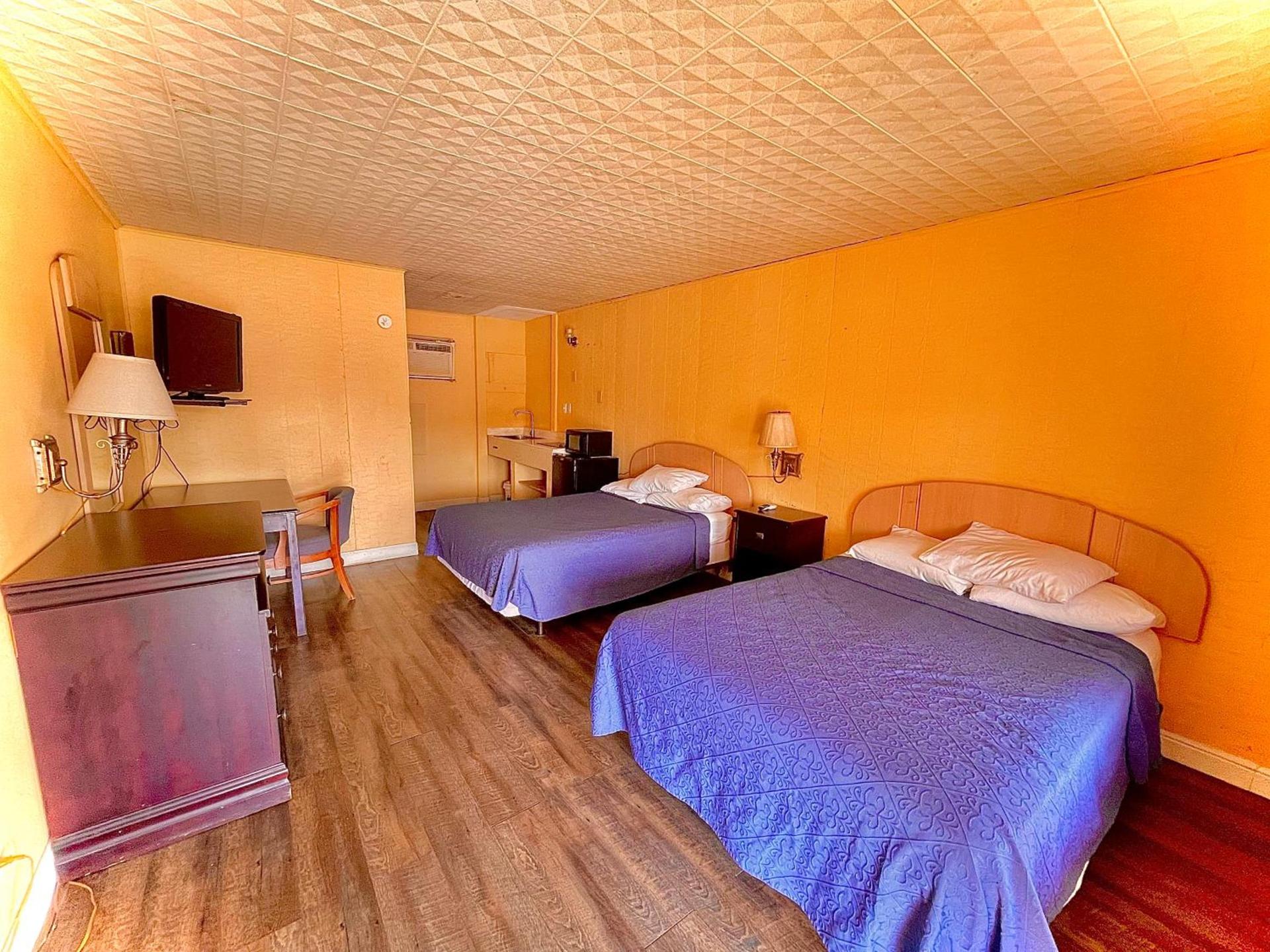Tropic Motel photo 15