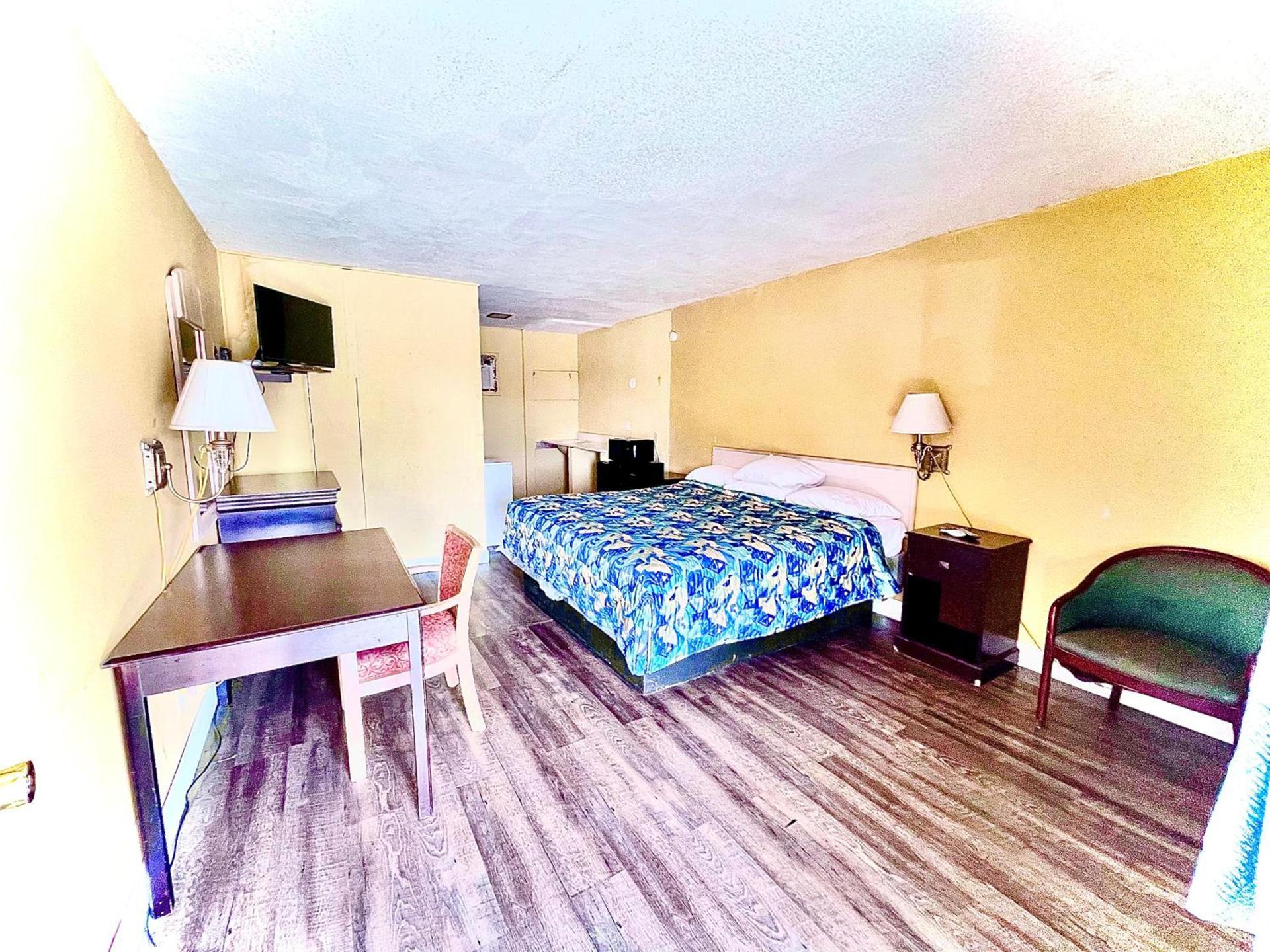 Tropic Motel photo 16