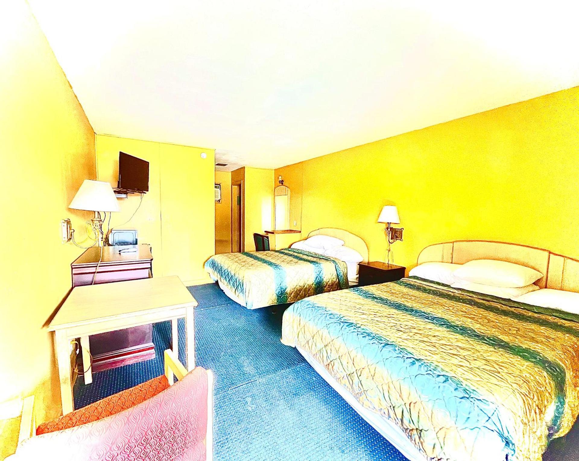 Tropic Motel photo 18