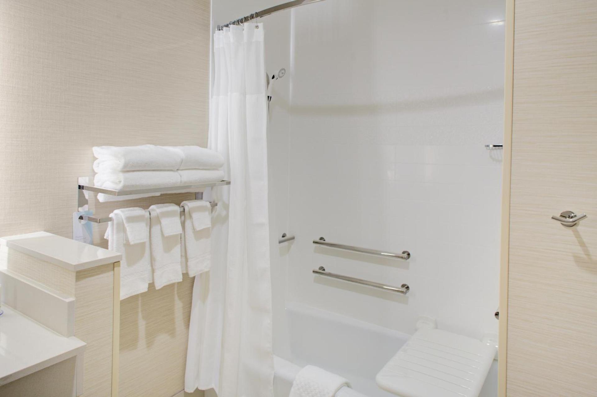 Fairfield Inn & Suites by Marriott Detroit Canton photo 21