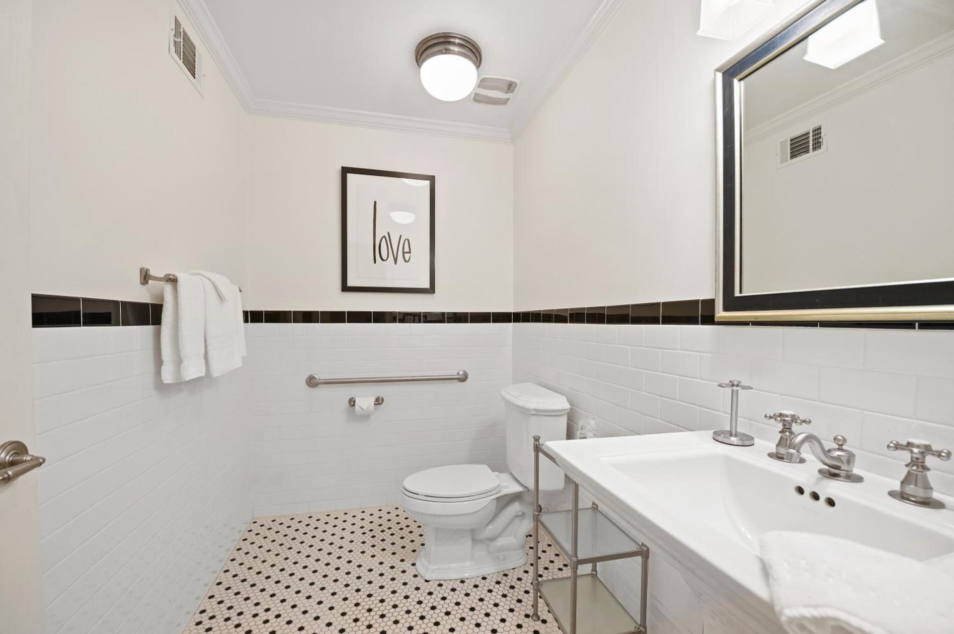 The James Madison Inn photo 65