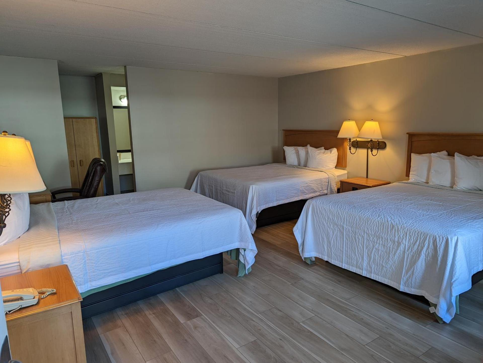 Days Inn by Wyndham Birch Run photo 40