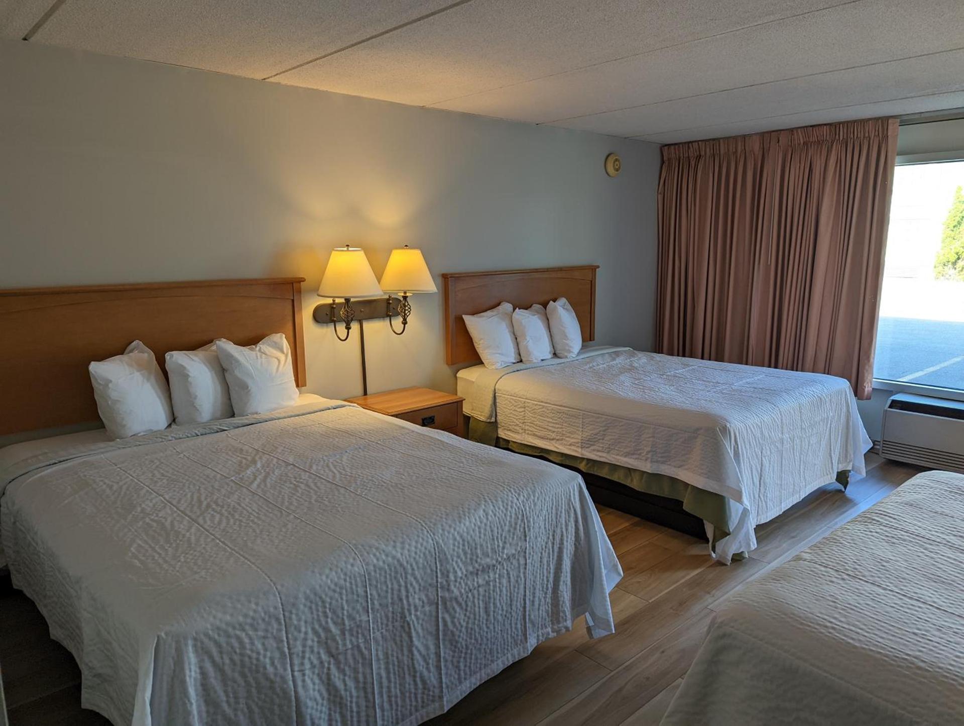 Days Inn by Wyndham Birch Run photo 43
