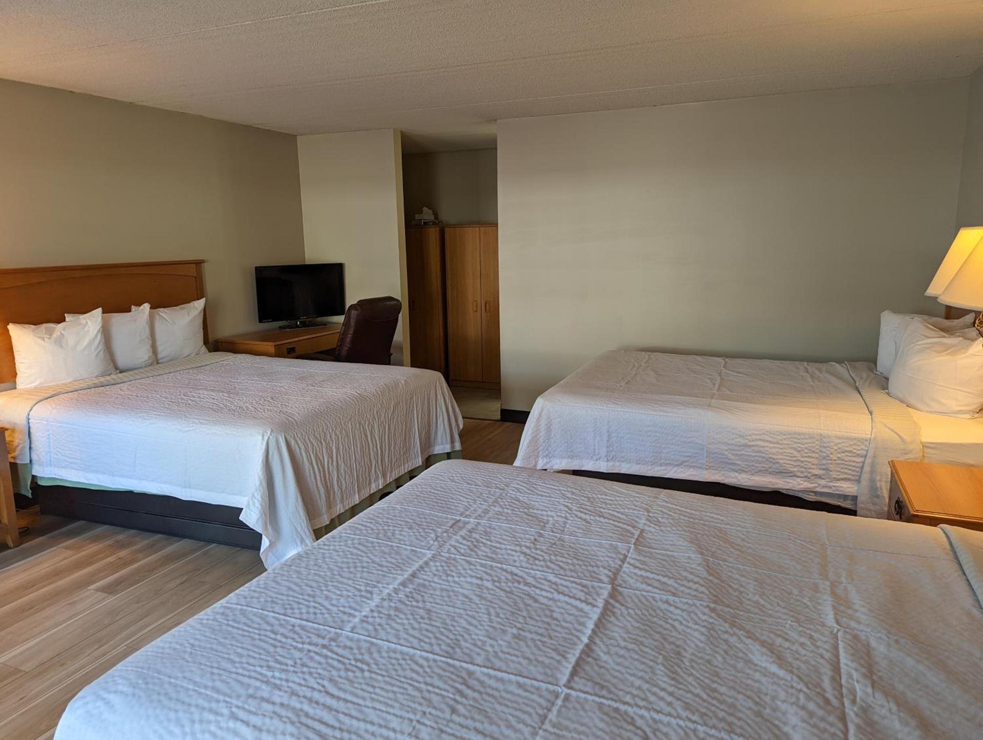 Days Inn by Wyndham Birch Run photo 33