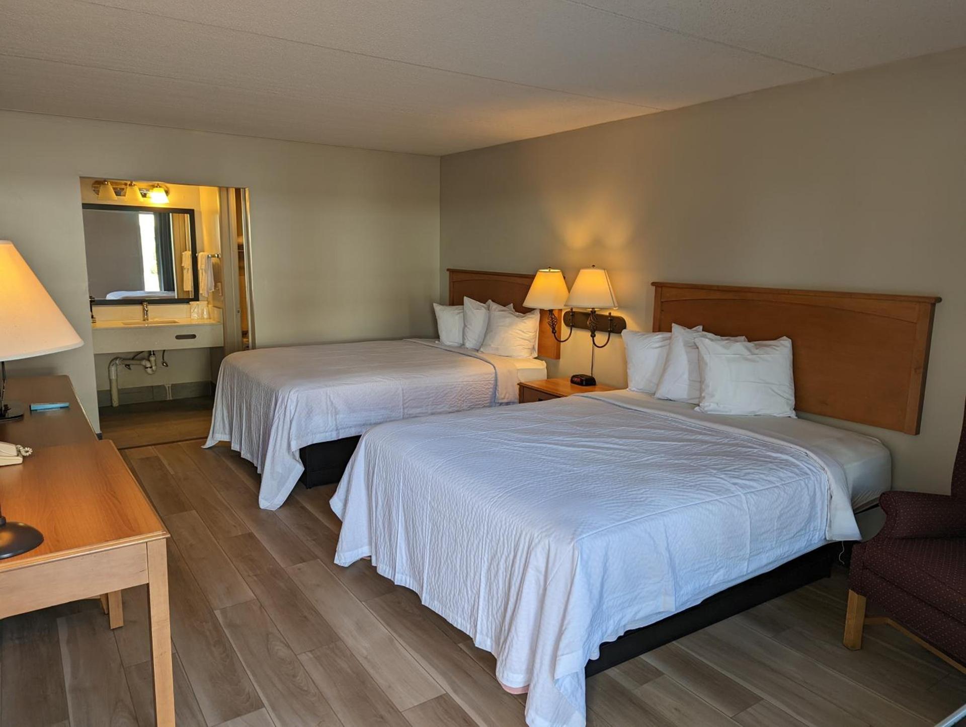 Days Inn by Wyndham Birch Run photo 35