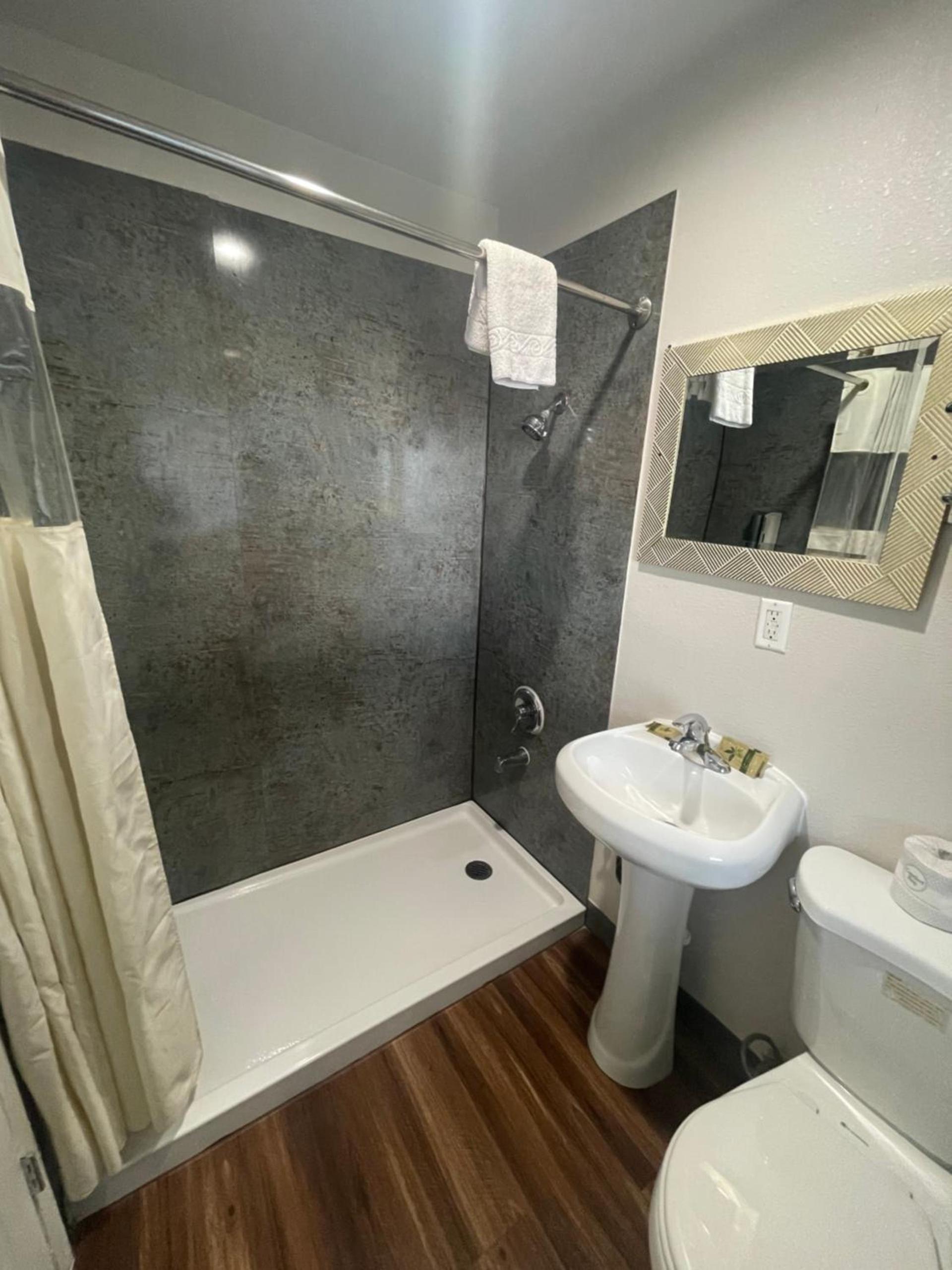 Lanai Motel photo 7