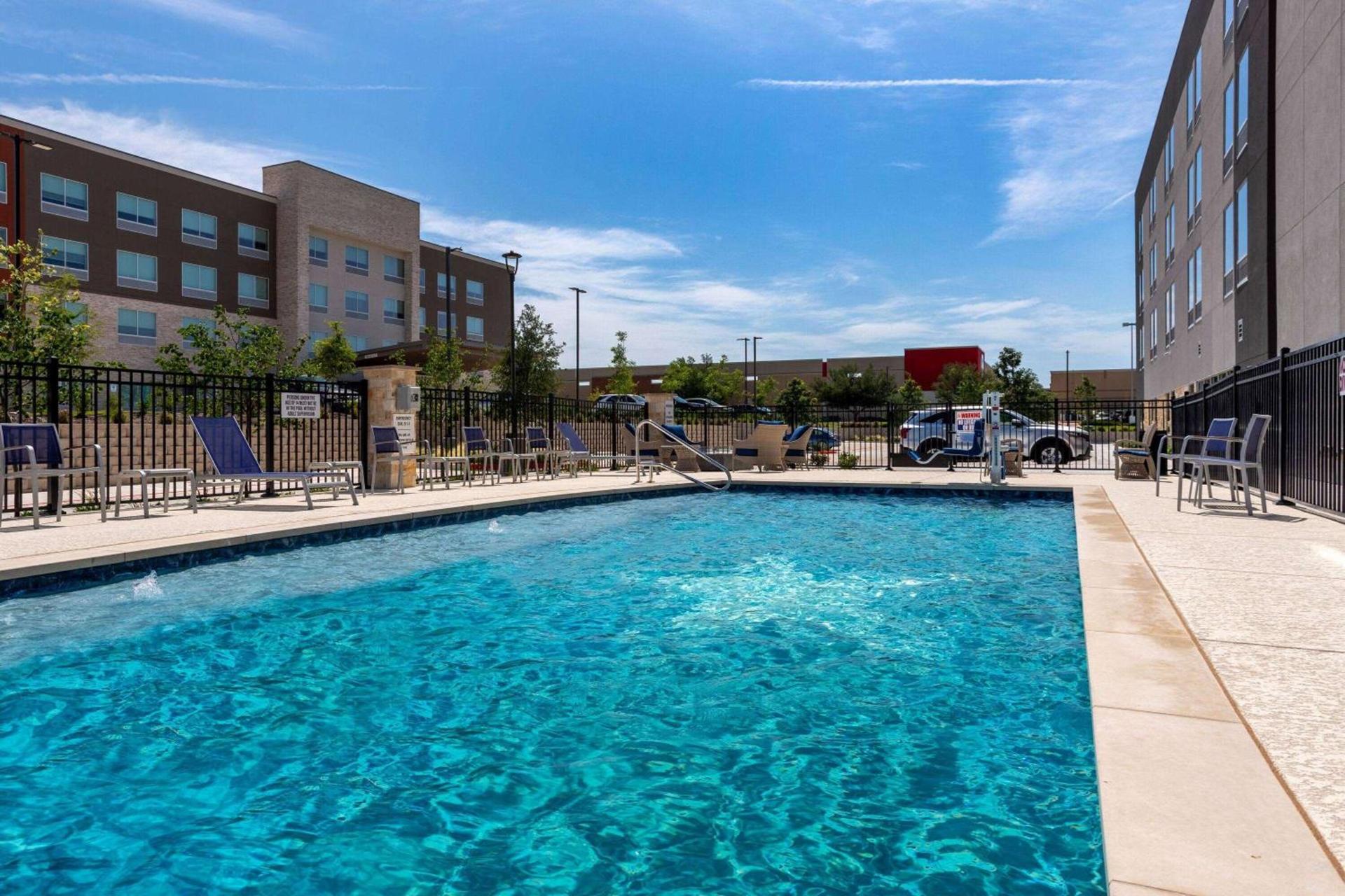 La Quinta Inn & Suites by Wyndham Pflugerville photo 35
