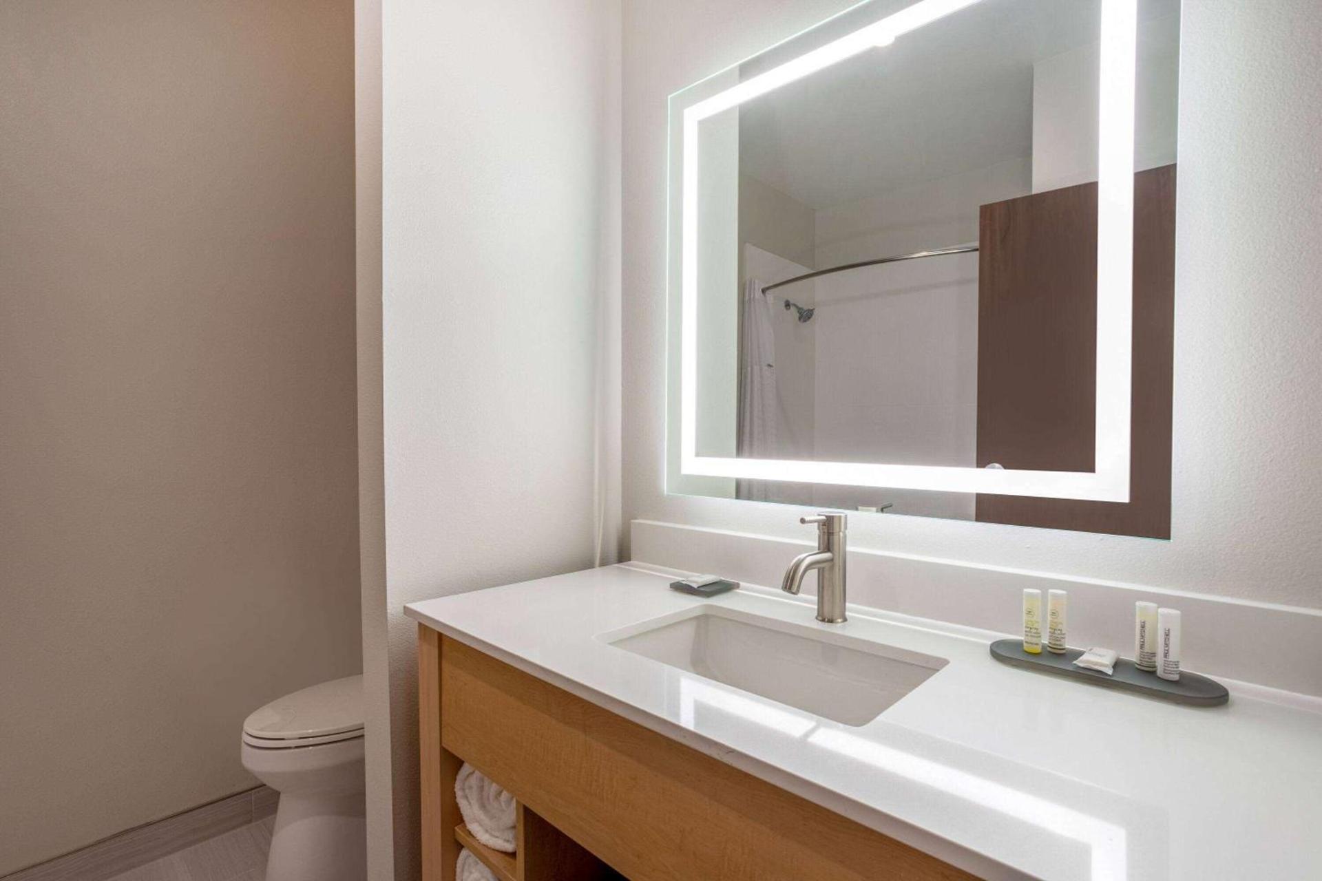 La Quinta Inn & Suites by Wyndham Pflugerville photo 29