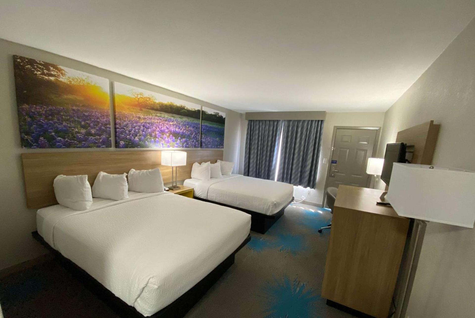 Days Inn by Wyndham Waco University Area photo 31