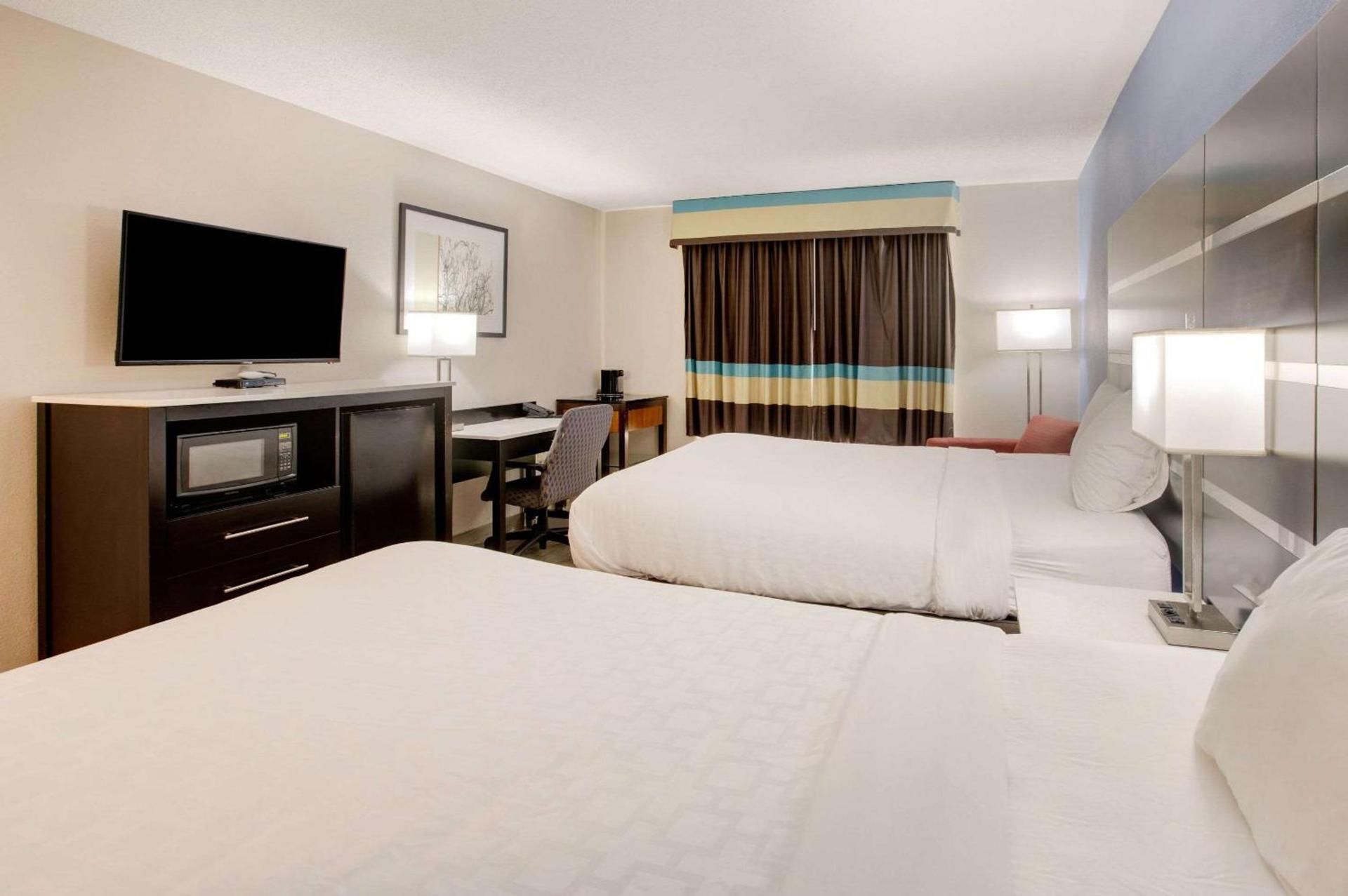Clarion Pointe Atlanta Airport College Park photo 9