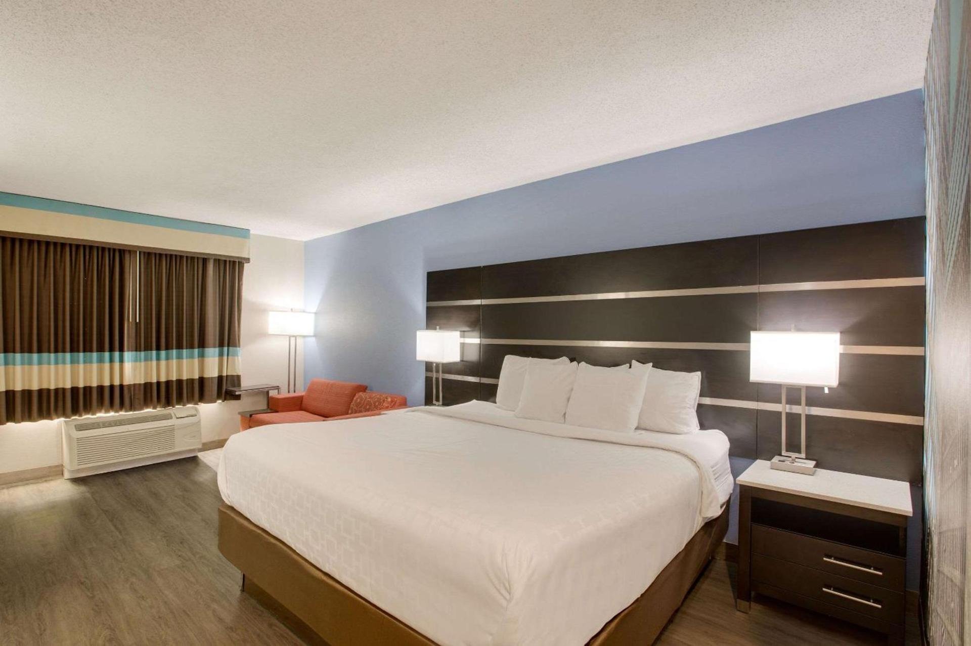 Clarion Pointe Atlanta Airport College Park photo 10