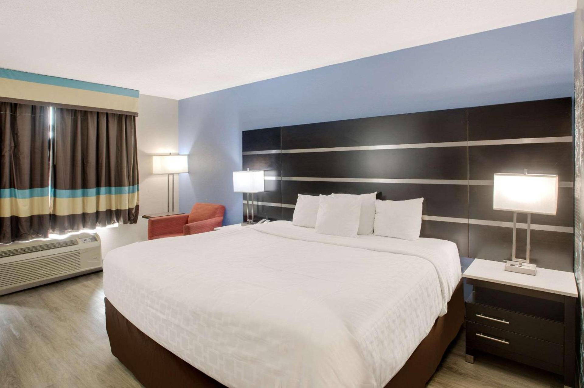 Clarion Pointe Atlanta Airport College Park photo 13