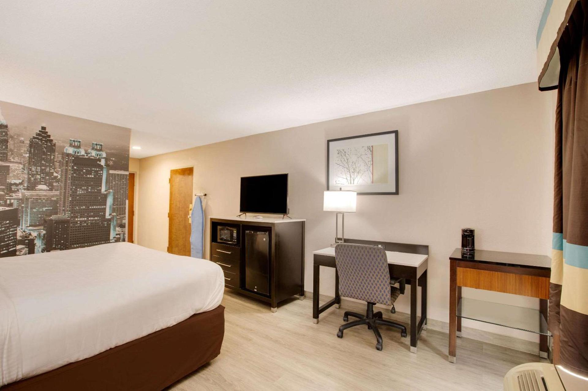 Clarion Pointe Atlanta Airport College Park photo 14