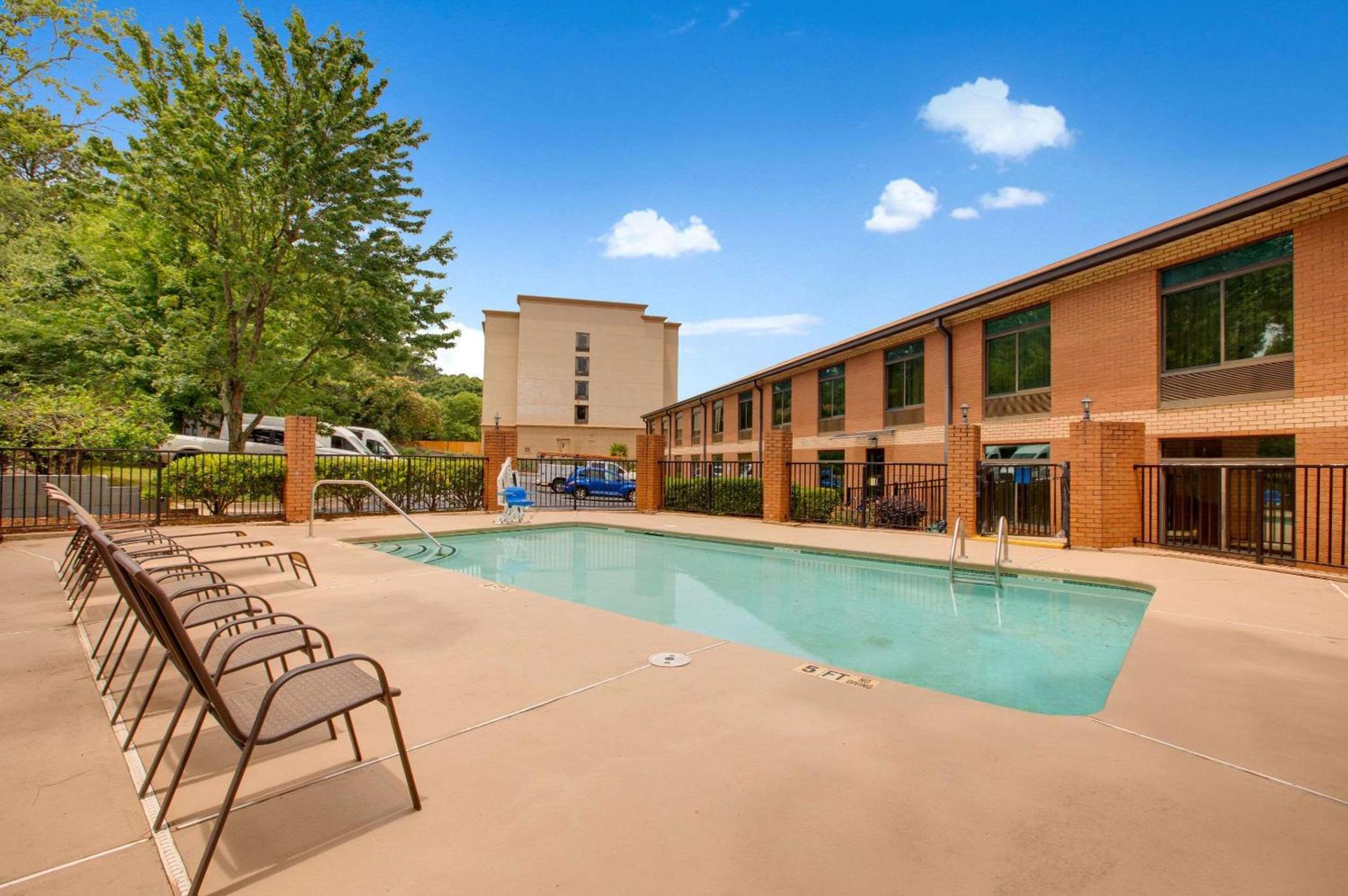 Clarion Pointe Atlanta Airport College Park photo 21