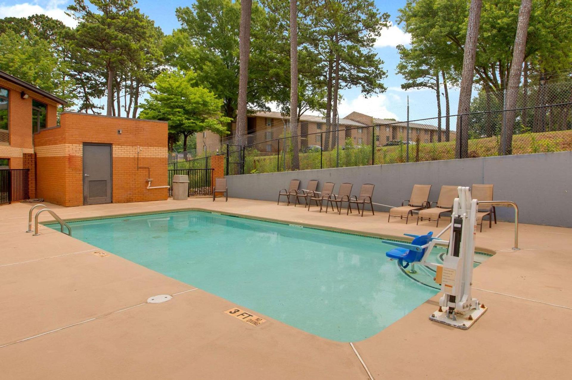 Clarion Pointe Atlanta Airport College Park photo 20
