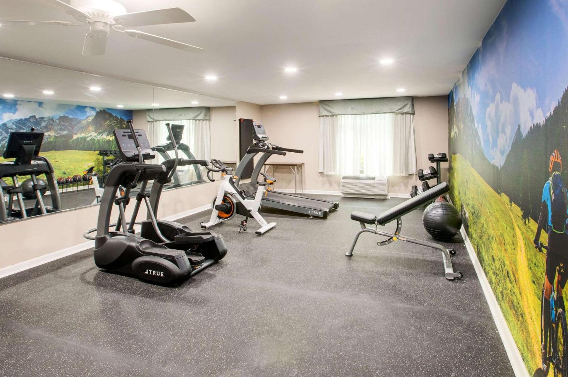 Clarion Pointe Atlanta Airport College Park photo 22