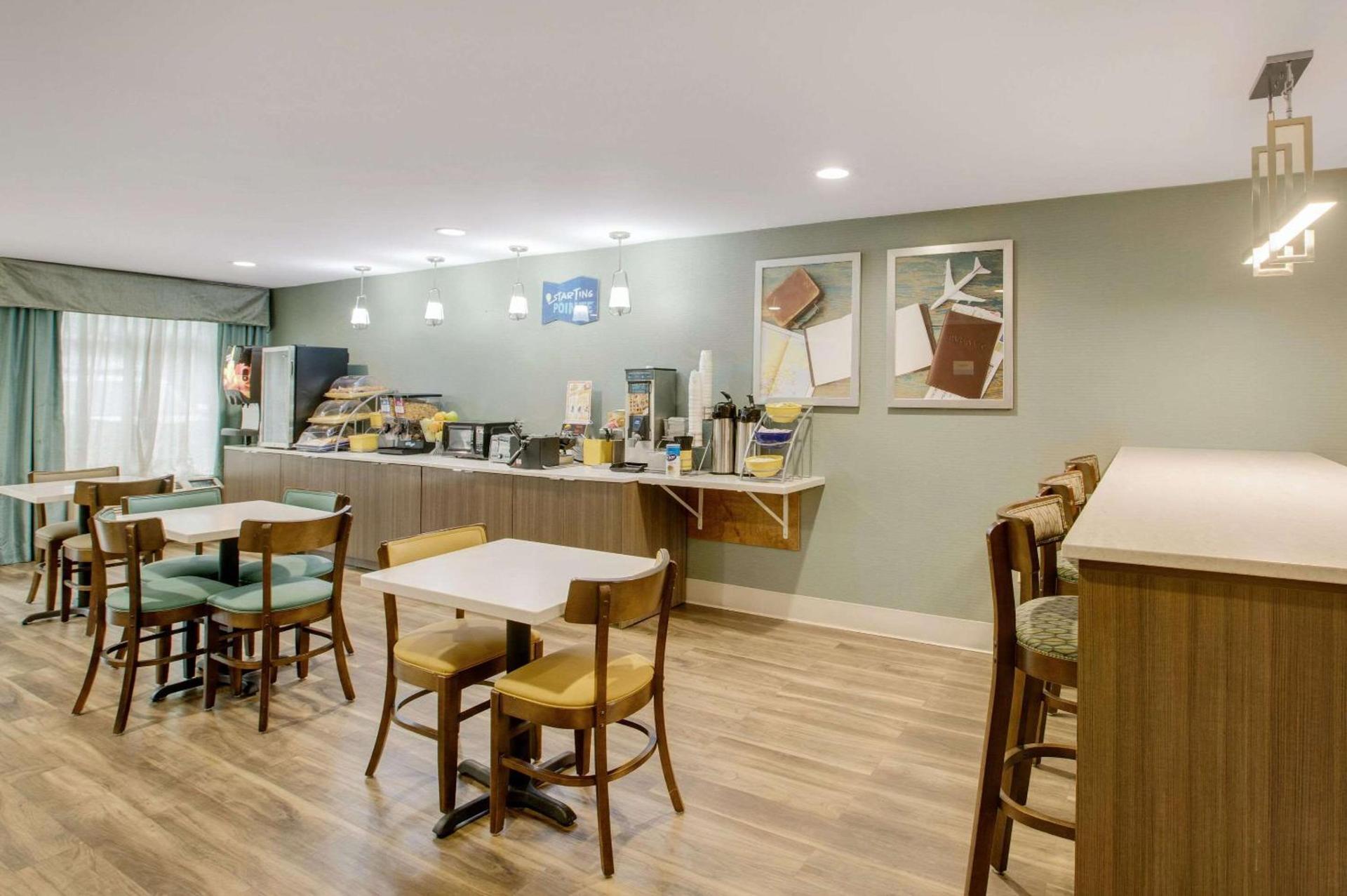 Clarion Pointe Atlanta Airport College Park photo 26