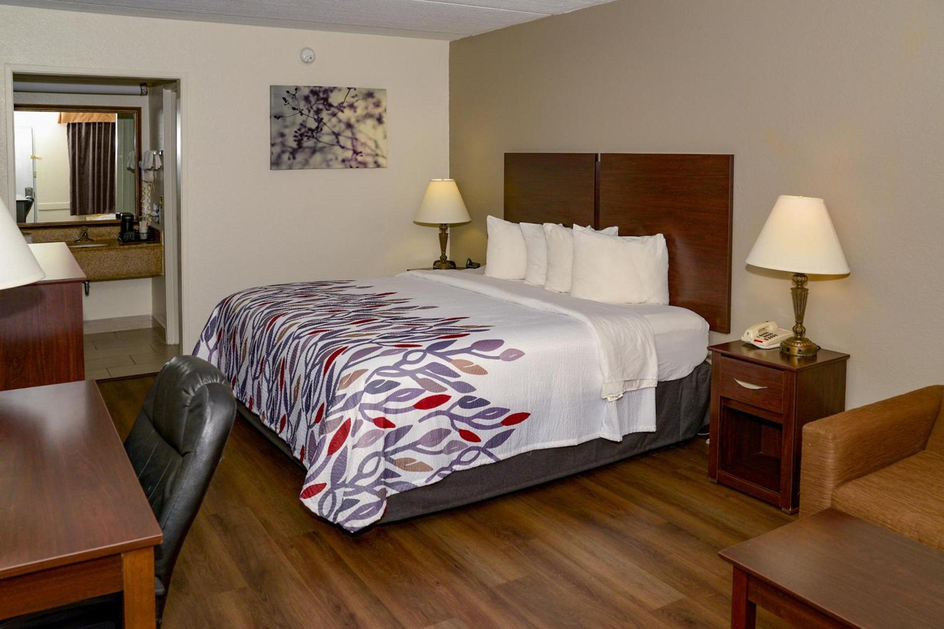 Red Roof Inn Tallahassee East photo 17