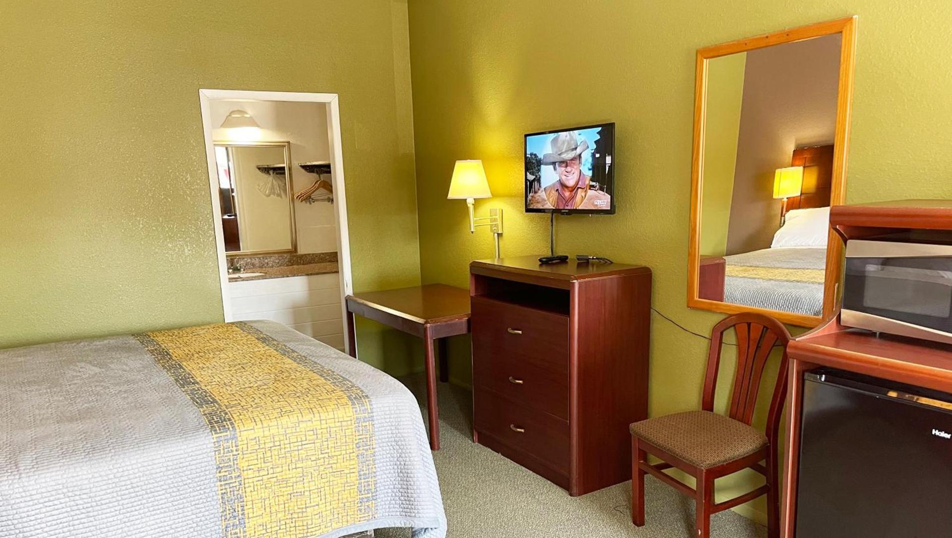 Express Inn Thomson photo 16
