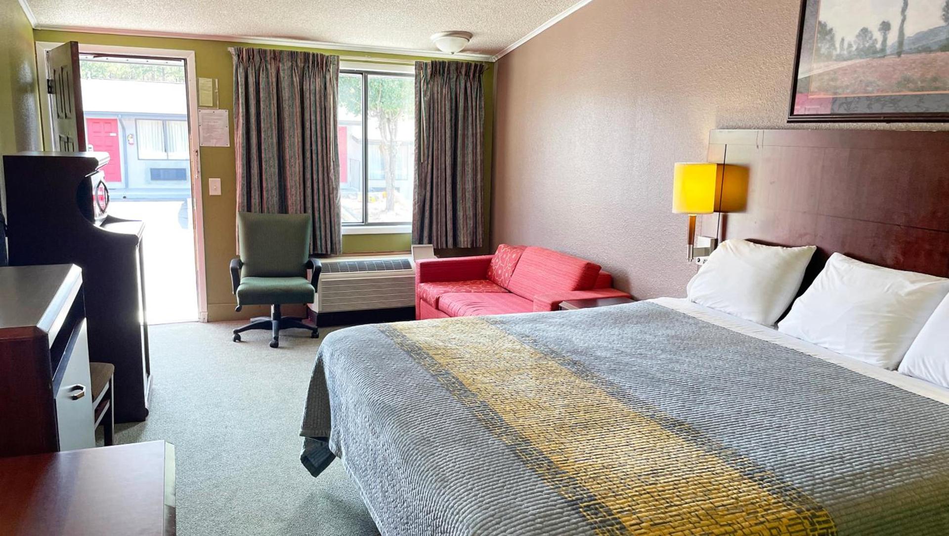 Express Inn Thomson photo 14